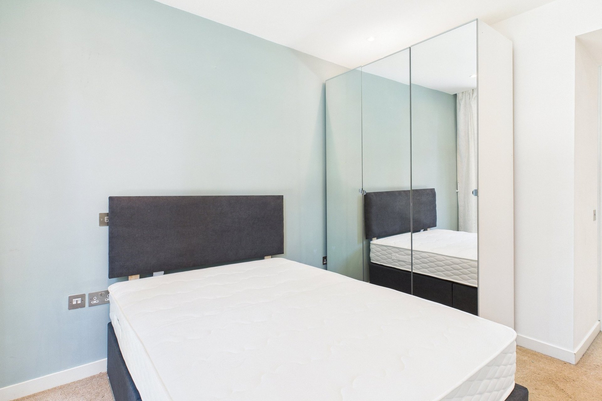 Flat 4, 28 Simpson Loan, Edinburgh, Midlothian, EH3 9GG - Picture #10