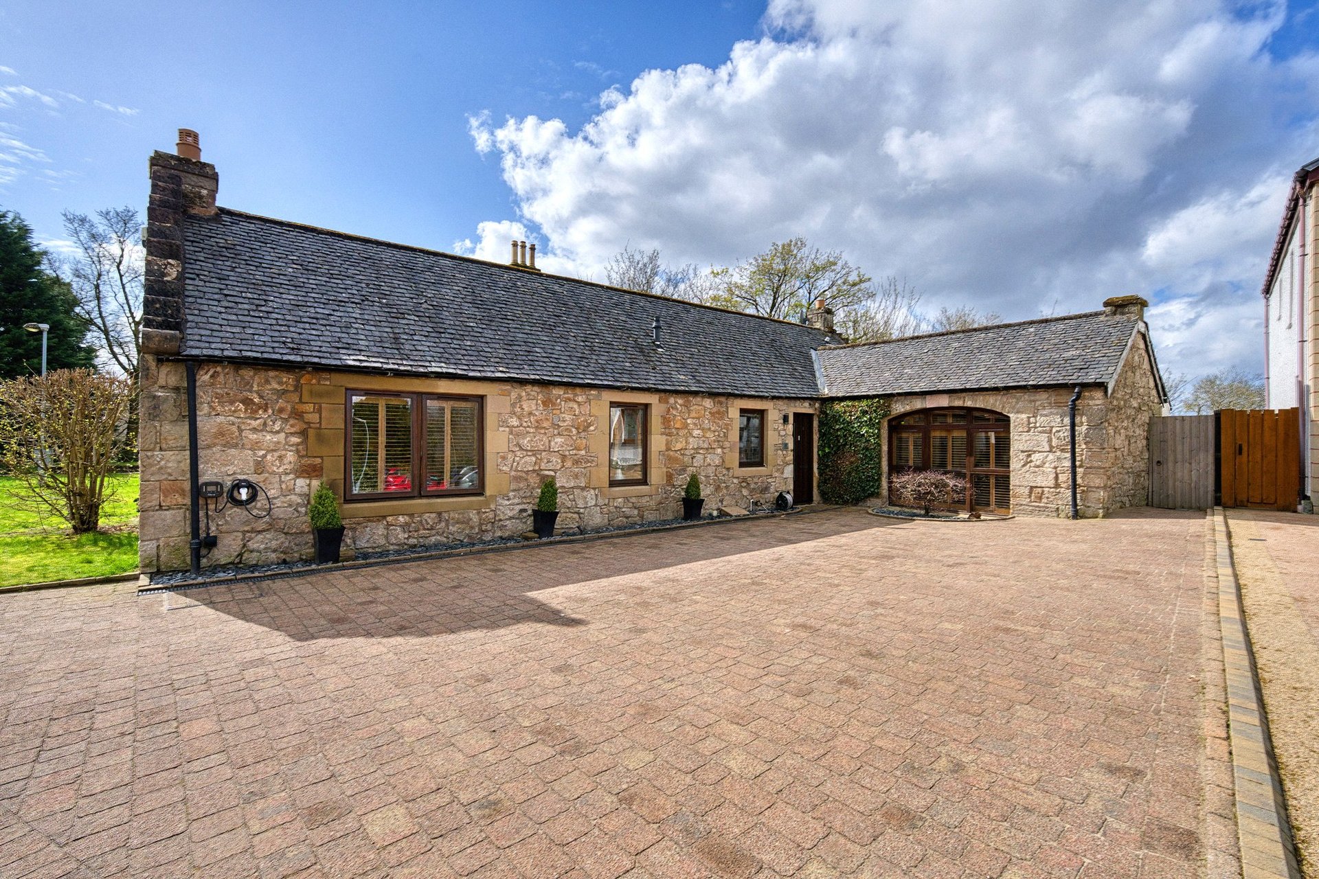 8 Dun Park, Kirkintilloch, East Dunbartonshire, G66 2DU - Picture #1