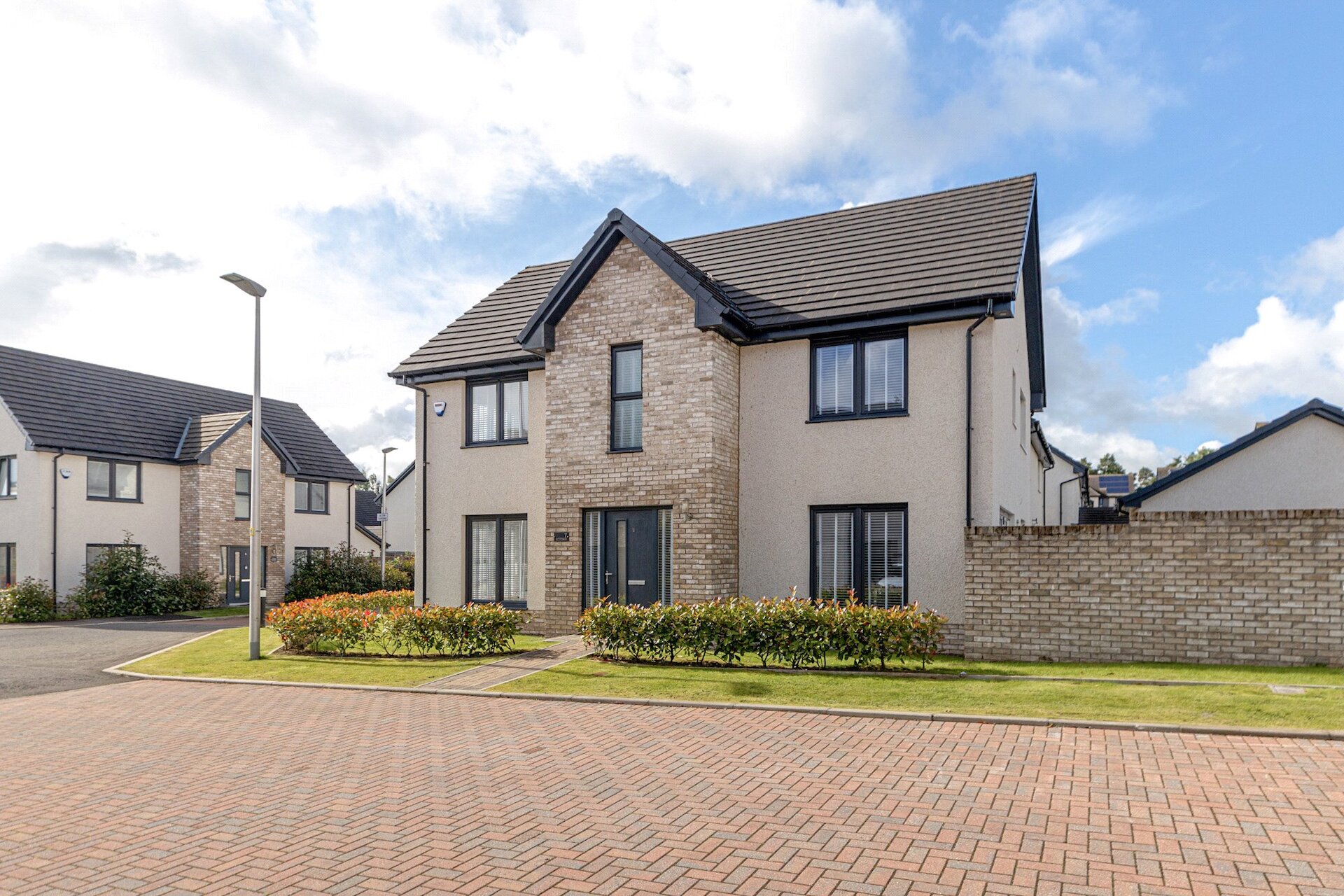 7 Ellis Drive, Jackton, Glasgow, South Lanarkshire, G75 8WB - Picture #1