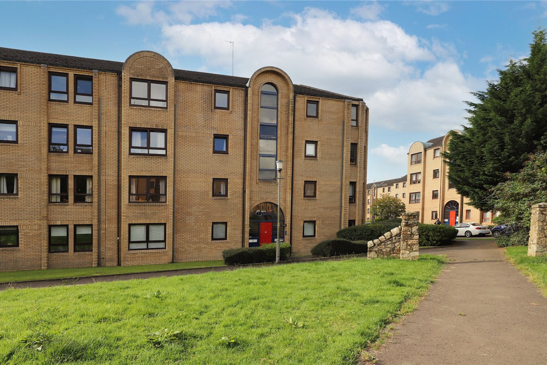 3/2, 35 Overnewton Square, Yorkhill, G3 8RW - Picture #1
