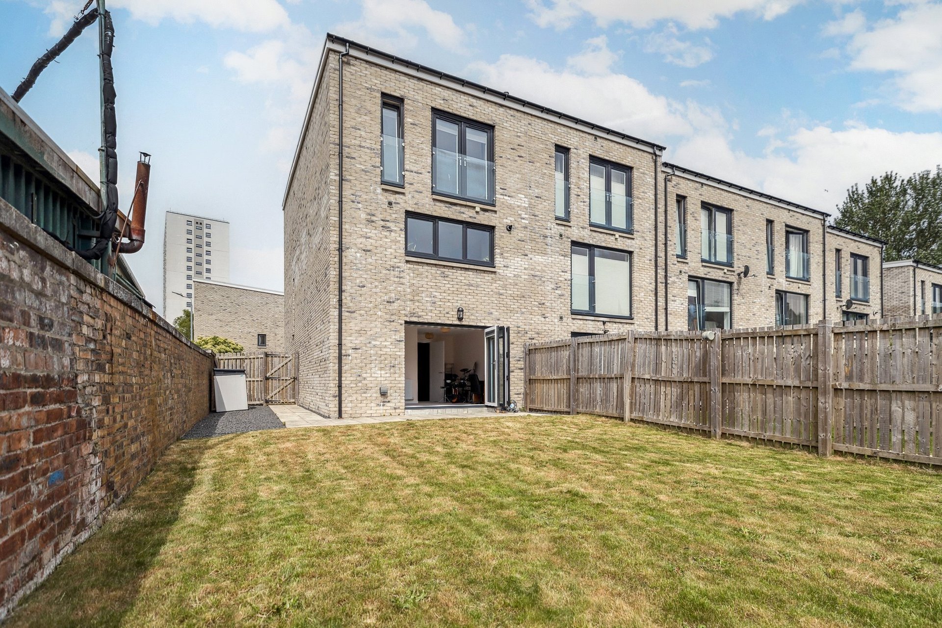 1 Greenknowe Court, Glasgow, G43 1FW - Picture #19