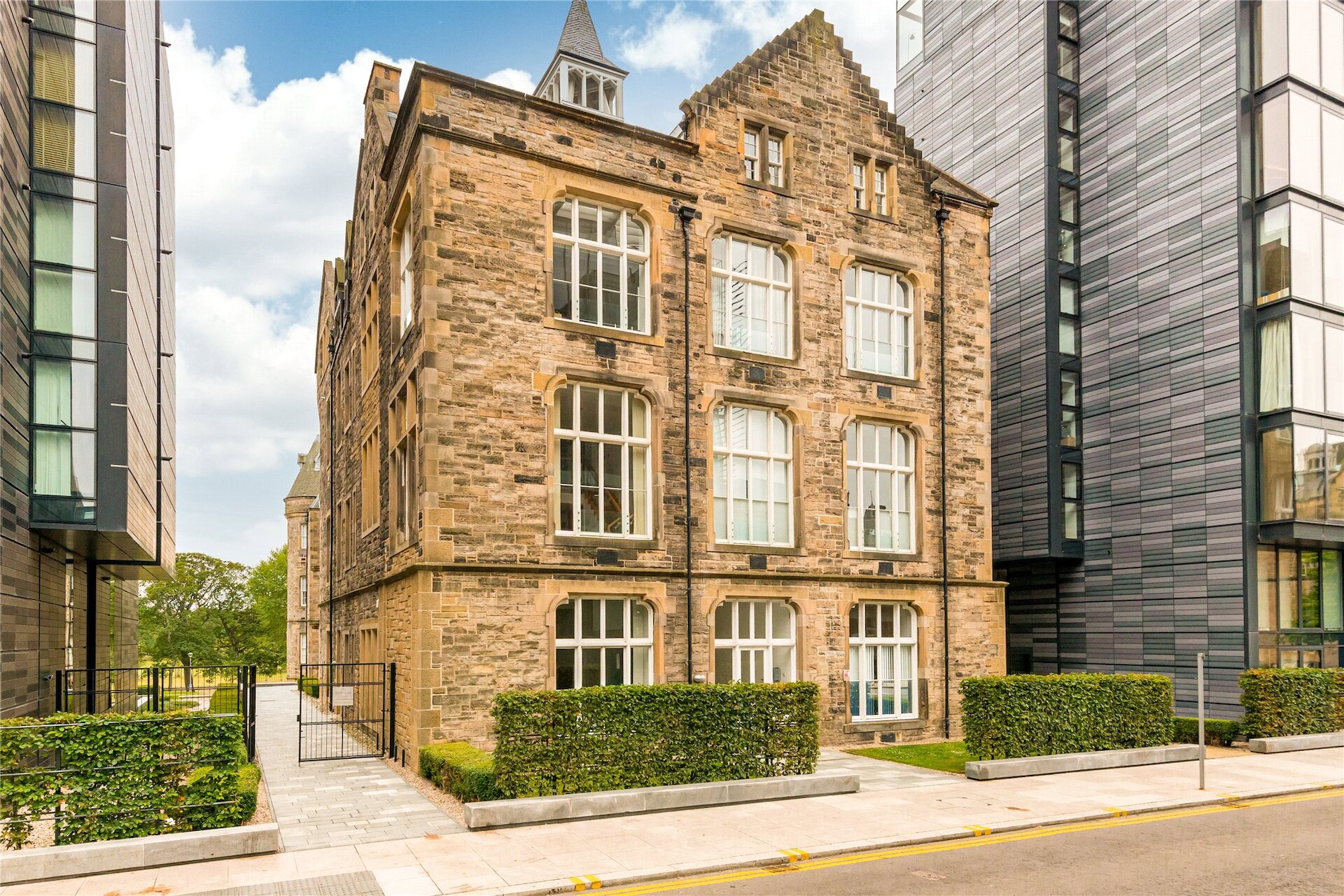 Flat 1, 19 Simpson Loan, Edinburgh, EH3 9BS - Picture #1