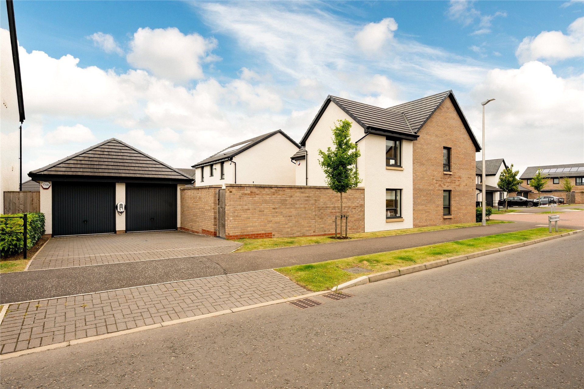 1 Sparrowhawk Lane, Cammo, Edinburgh, EH4 8FZ - Picture #2
