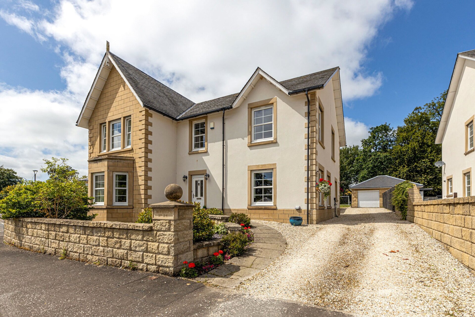 24 Montgomerie Drive, Stewarton, East Ayrshire, KA3 3AP - Picture #1
