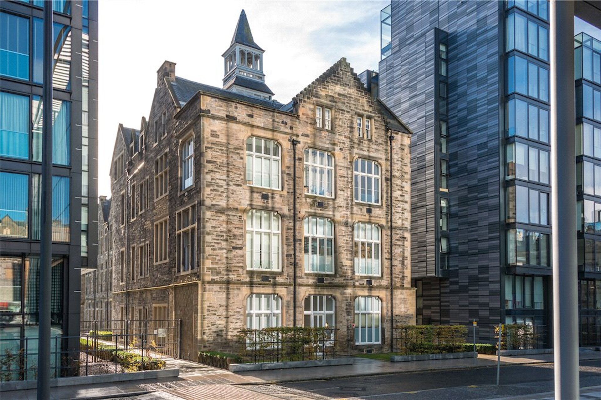 Flat 7, 19 Simpson Loan, Edinburgh, Midlothian, EH3 9BS - Picture #1