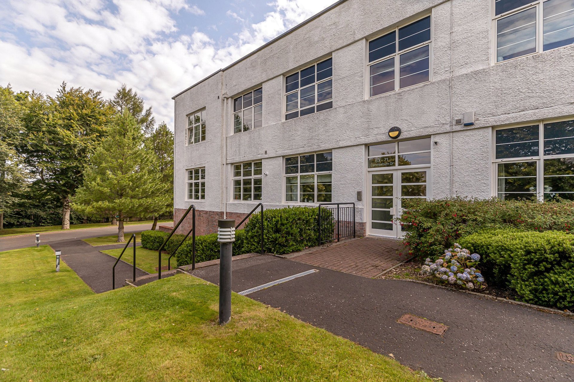 71 Canniesburn Drive, Bearsden, G61 1RX - Picture #2