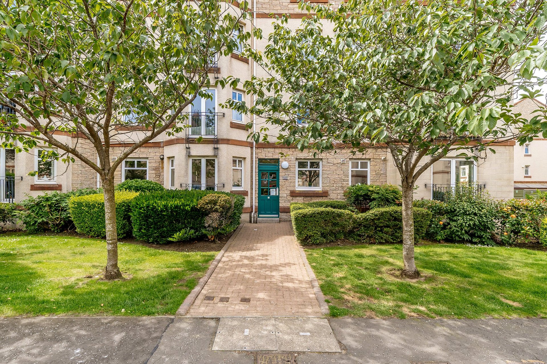 20/2 Sinclair Place, Edinburgh, EH11 1AH - Picture #2