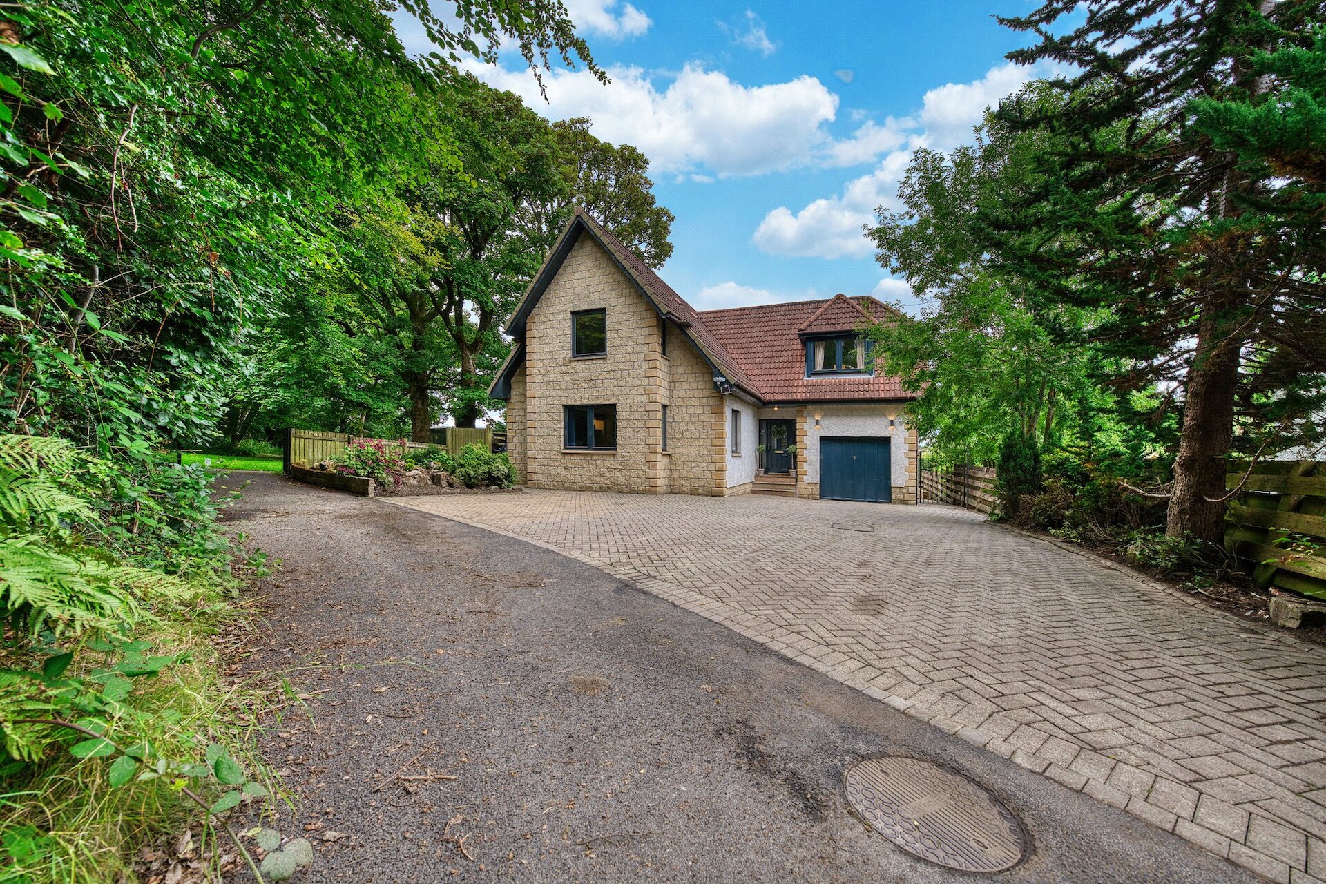 20 Ballaig Avenue, Bearsden, G61 4HA - Picture #1