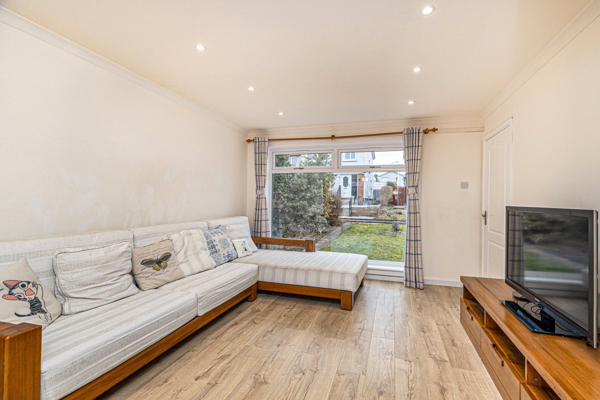 19 Carnock Gardens, Milngavie, G62 7RU - Picture #3