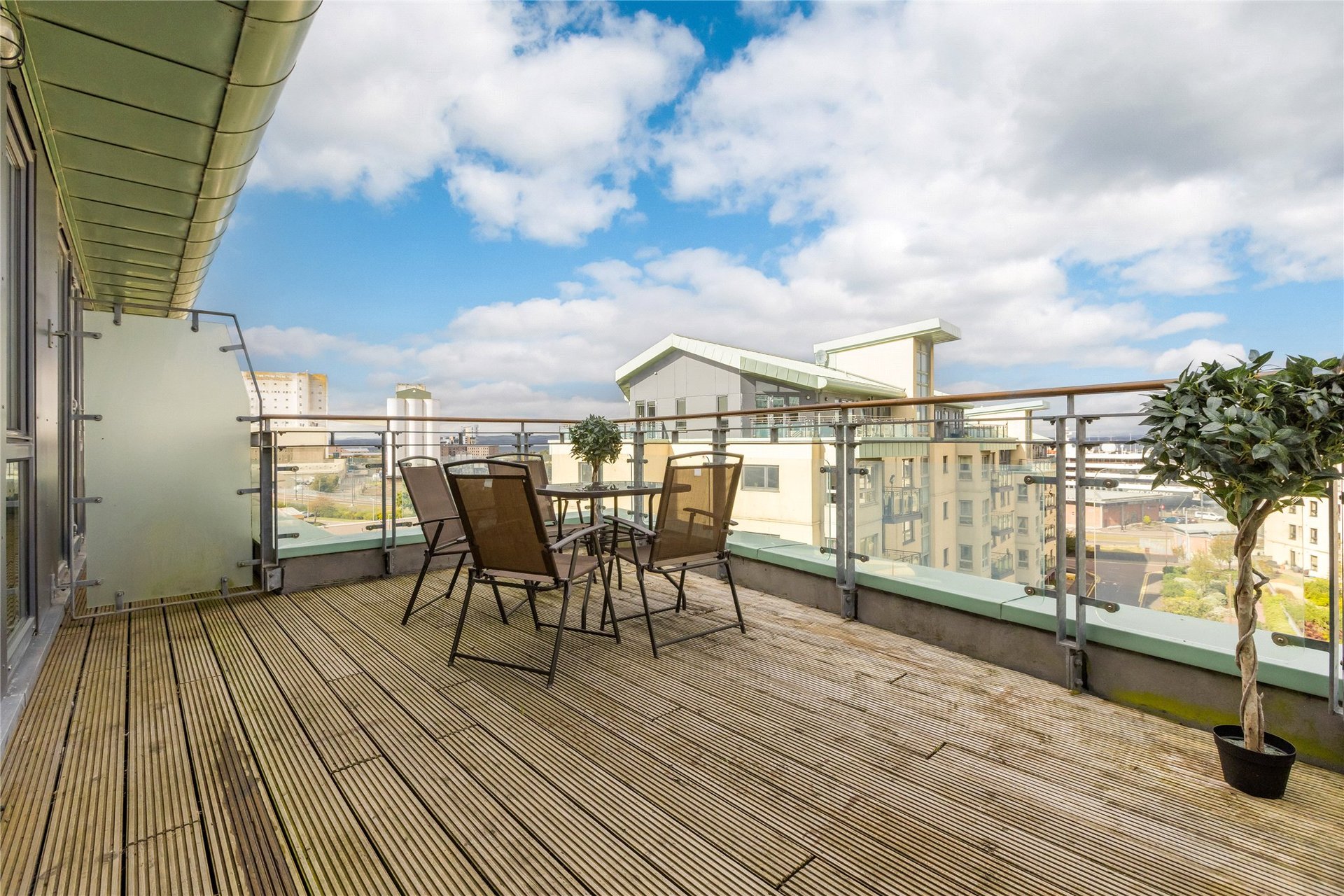 196/18 Lindsay Road, Leith, Edinburgh, EH6 6ND - Picture #6