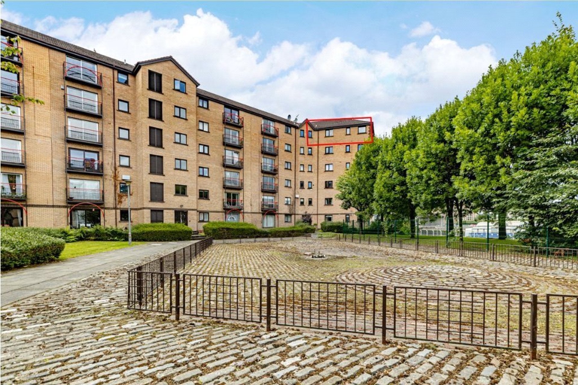 Flat 17 (Top), 12 Riverview Place, Waterfront, G5 8EH - Picture #20