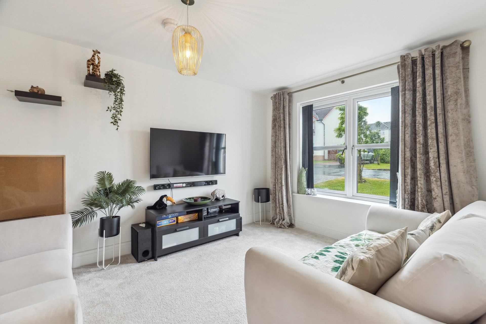 77 Lady Nancy Crescent, Blantyre, Glasgow, South Lanarkshire, G72 9BD - Picture #5