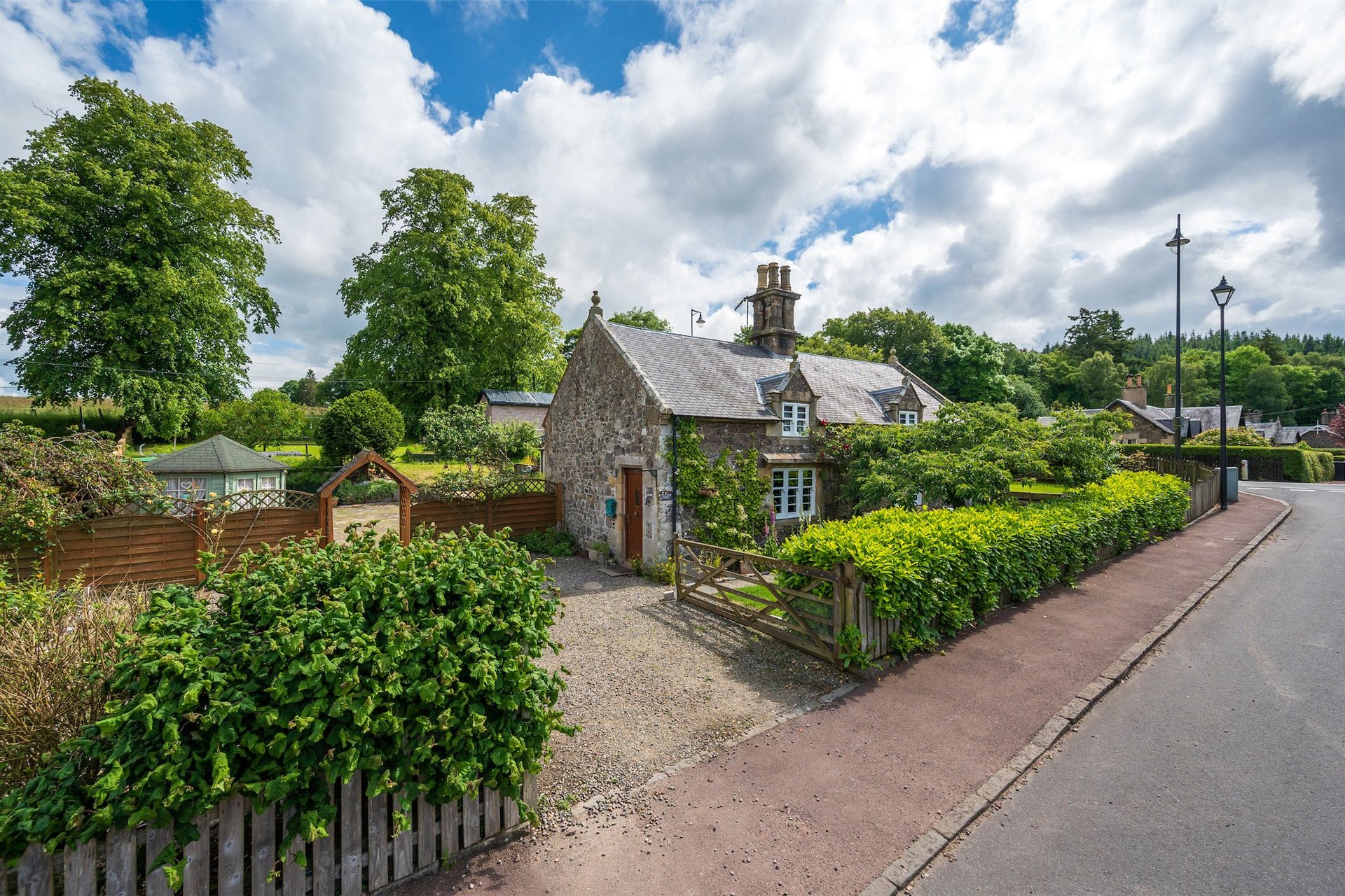 Tinto View Cottage, Lamington, Biggar, South Lanarkshire, ML12 6HW - Picture #2