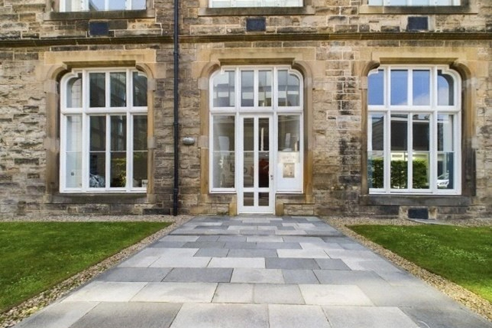 Flat 12, 19 Simpson Loan, Edinburgh, EH3 9BS - Picture #1