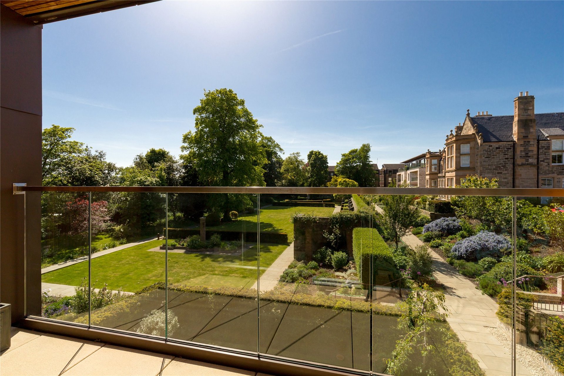 Flat 5, 2 Westerlea Gardens, Edinburgh, EH12 6HU - Picture #4
