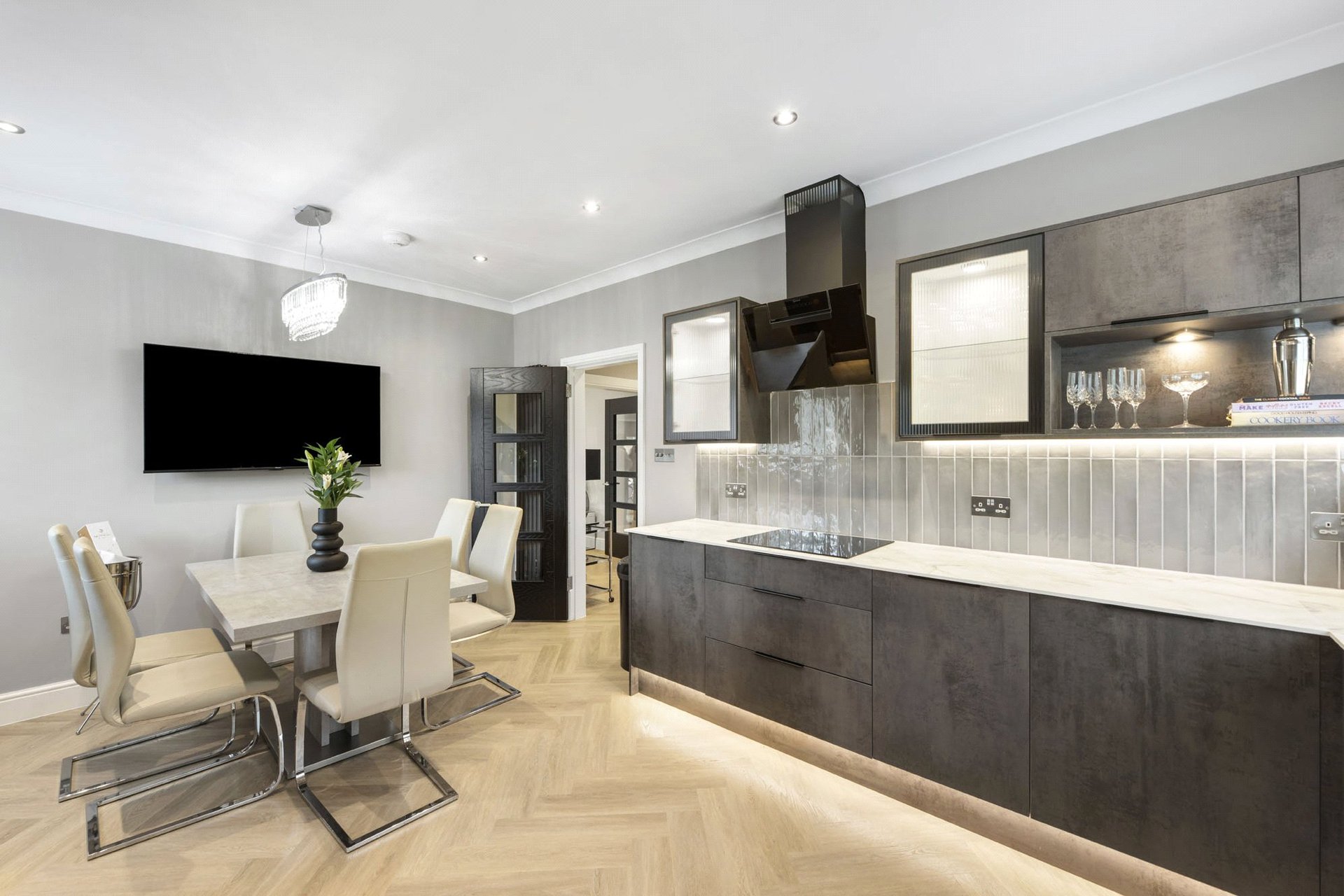 Flat 2-2, 1 Herndon Court, Newton Mearns, Glasgow, G77 5DW - Picture #10
