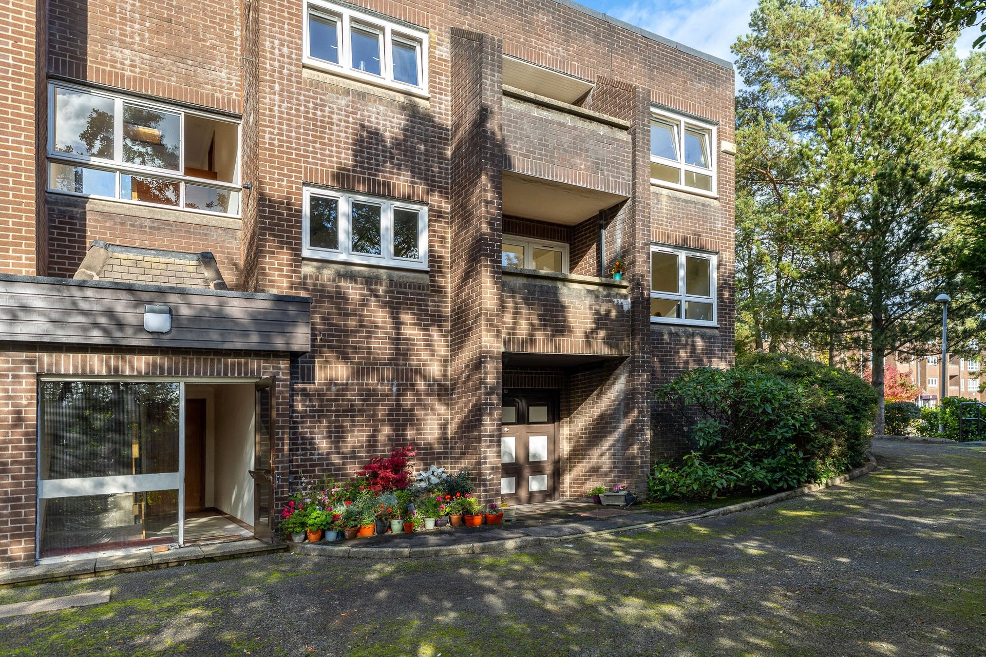 1A Roman Court, Bearsden, G61 2NW - Picture #2