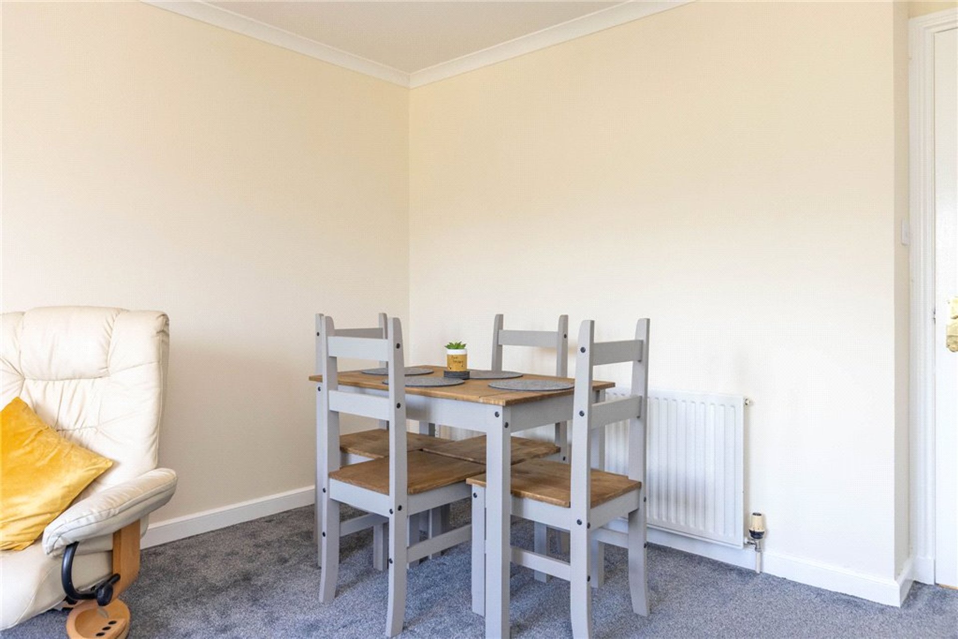 104 Burnvale, Livingston, West Lothian, EH54 6DQ - Picture #4