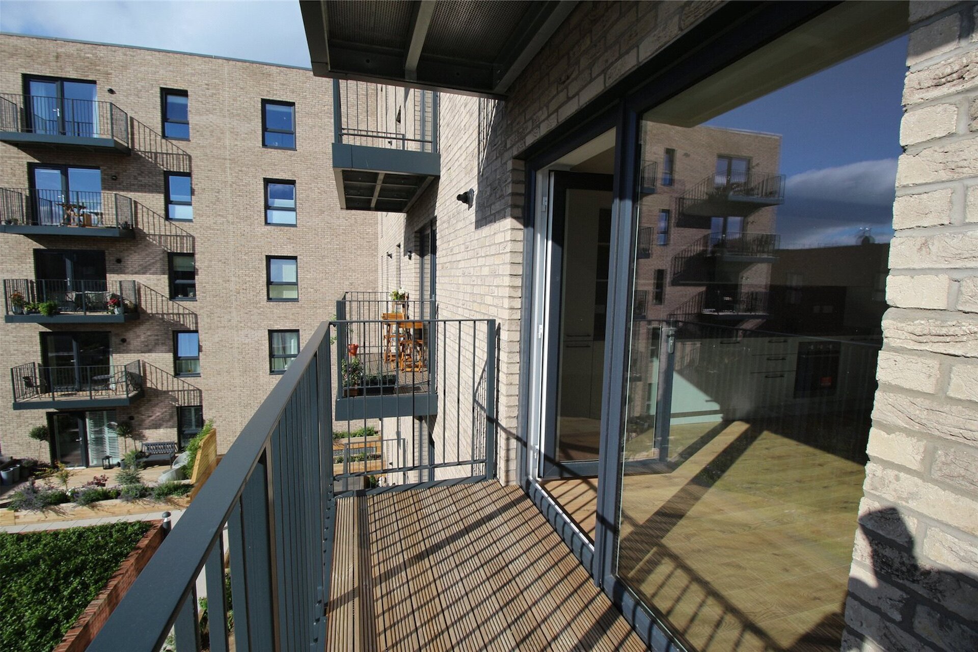 Flat 16, 24 Pillans Place, Edinburgh, EH6 7DE - Picture #1