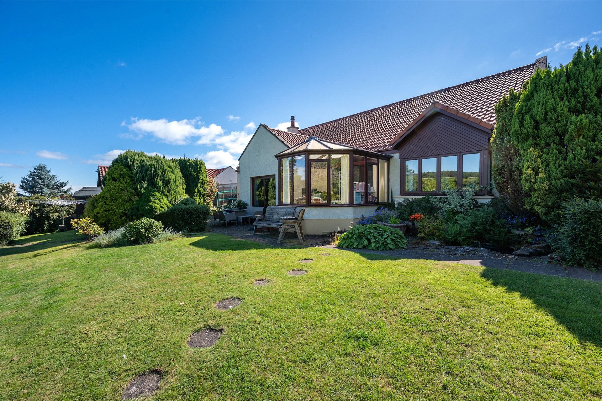 36 Dewartown, Pathhead, Midlothian, EH23 4NX - Picture #2