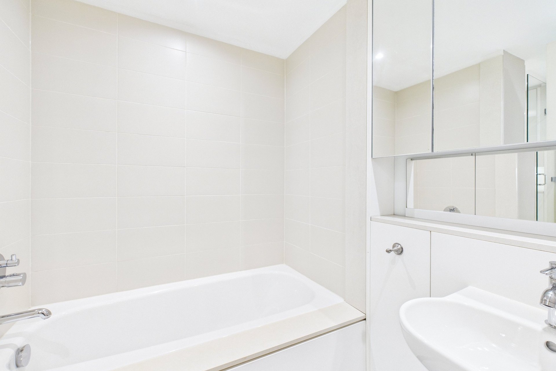 Flat 4, 28 Simpson Loan, Edinburgh, Midlothian, EH3 9GG - Picture #11
