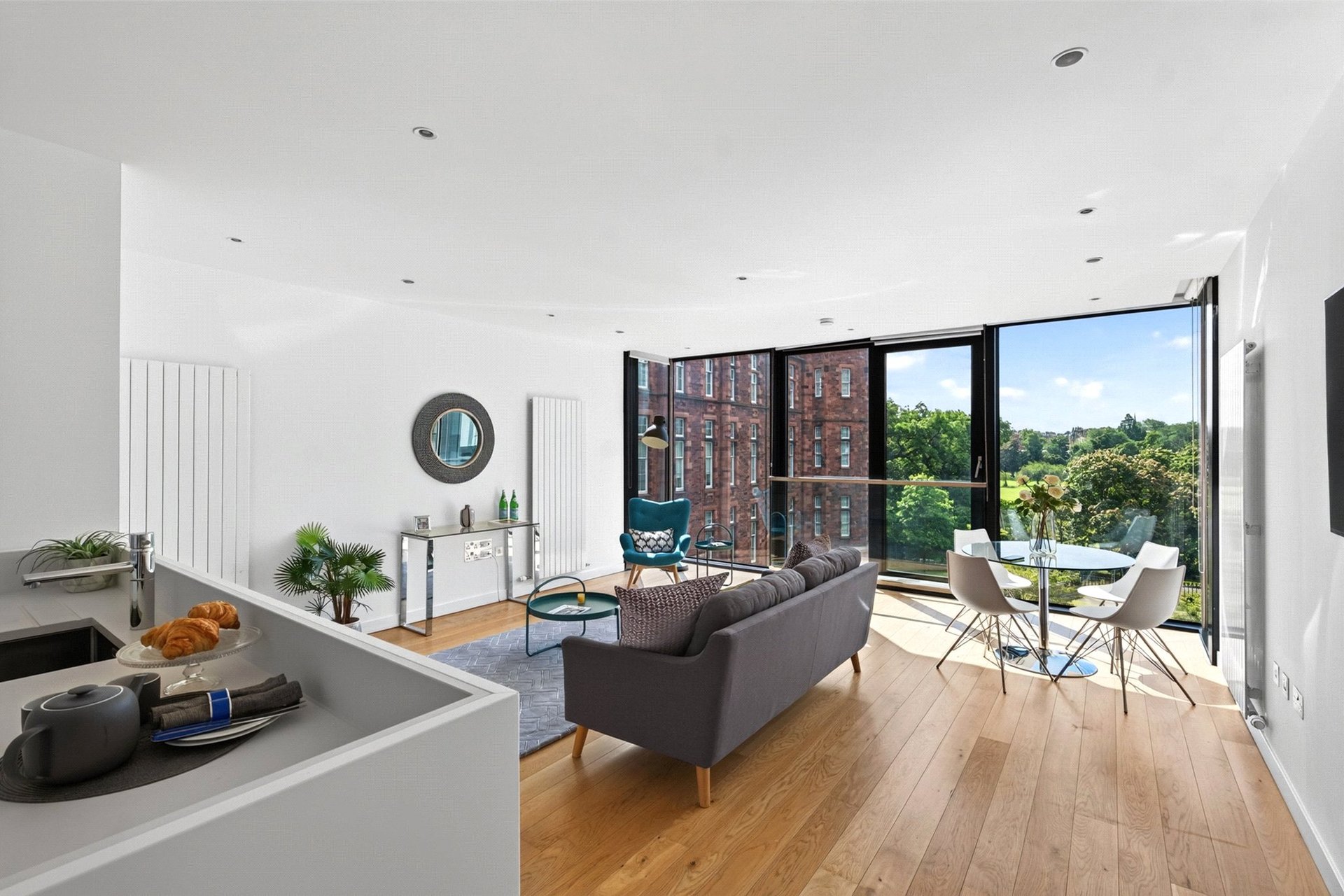 Flat 9, 12 Simpson Loan, Edinburgh, EH3 9GP - Picture #3
