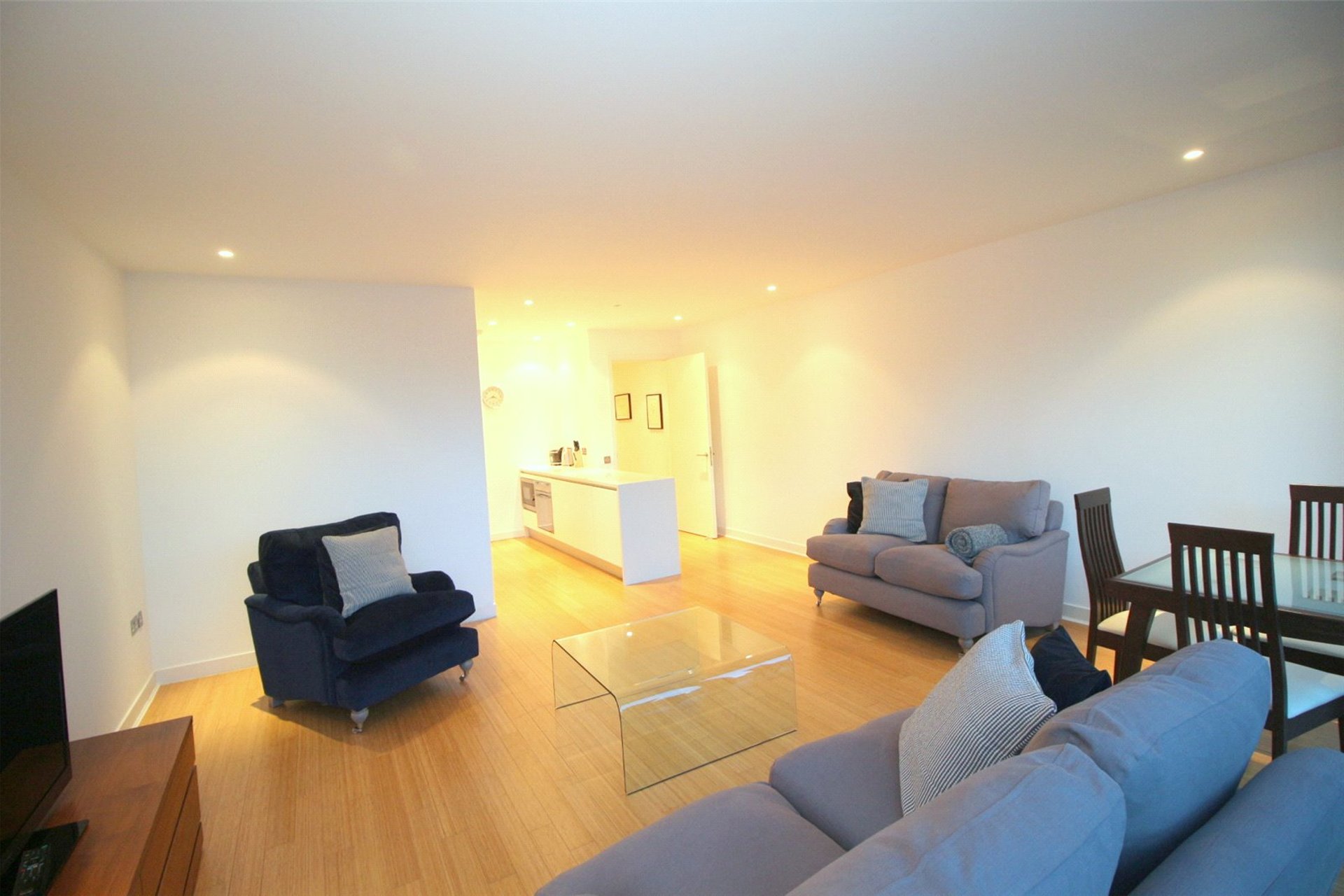 Flat 17, 24 Simpson Loan, Lauriston, Edinburgh, EH3 9GE - Picture #3