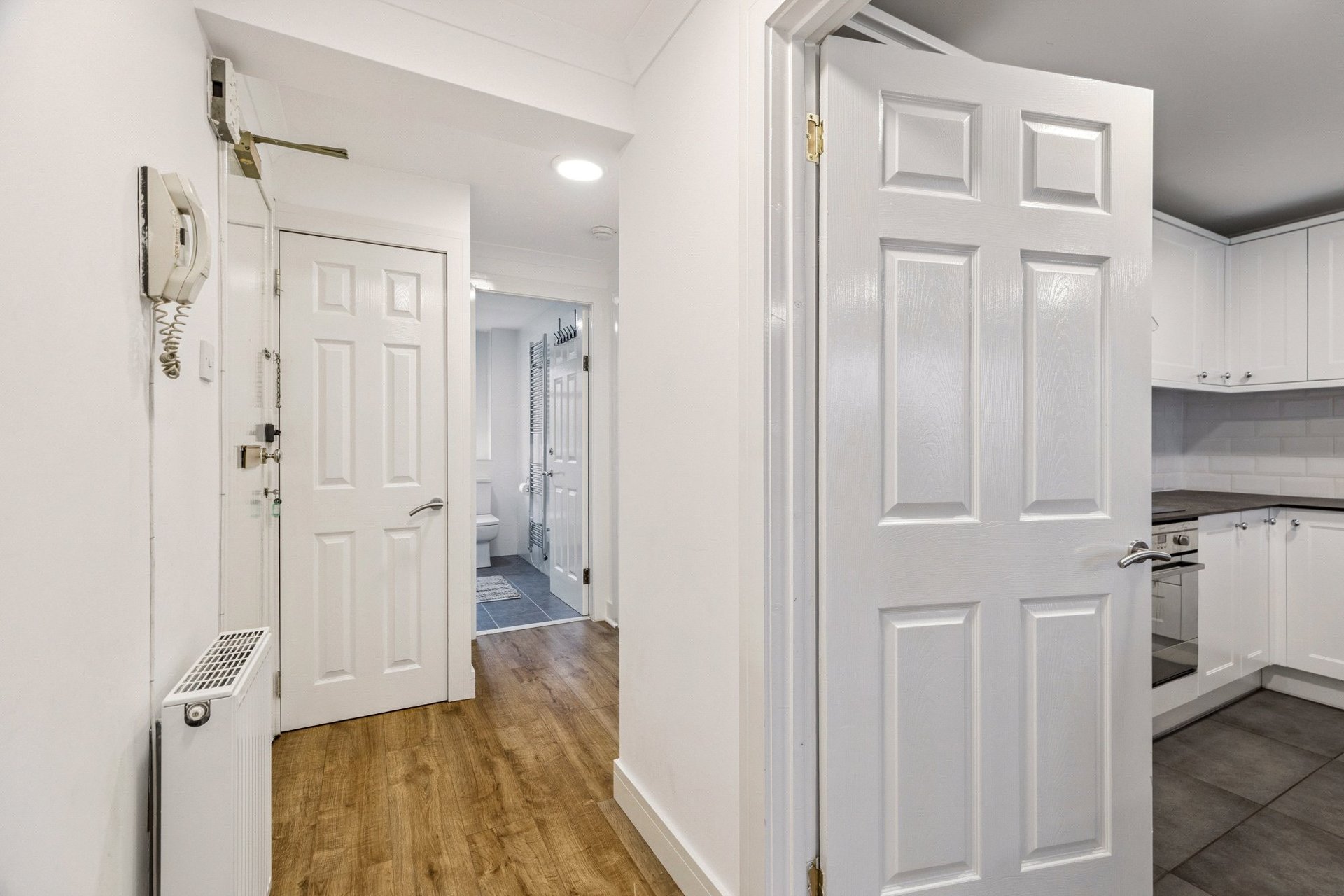 Flat B, 12 Buchanan Drive, Newton Mearns, Glasgow, East Renfrewshire, G77 6QN - Picture #3