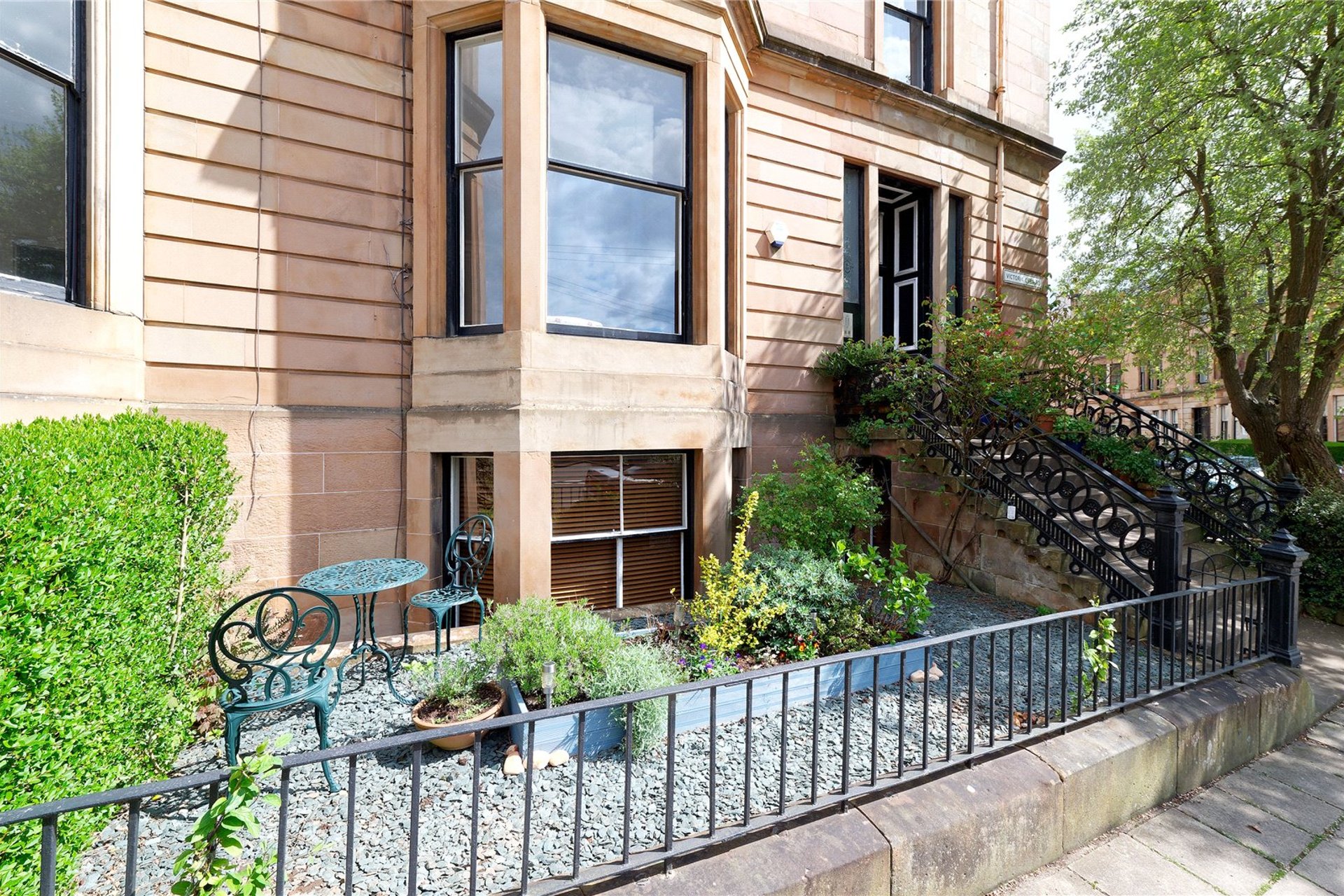 Flat 2, 2 Victoria Crescent Road, Glasgow, G12 9DB - Picture #2
