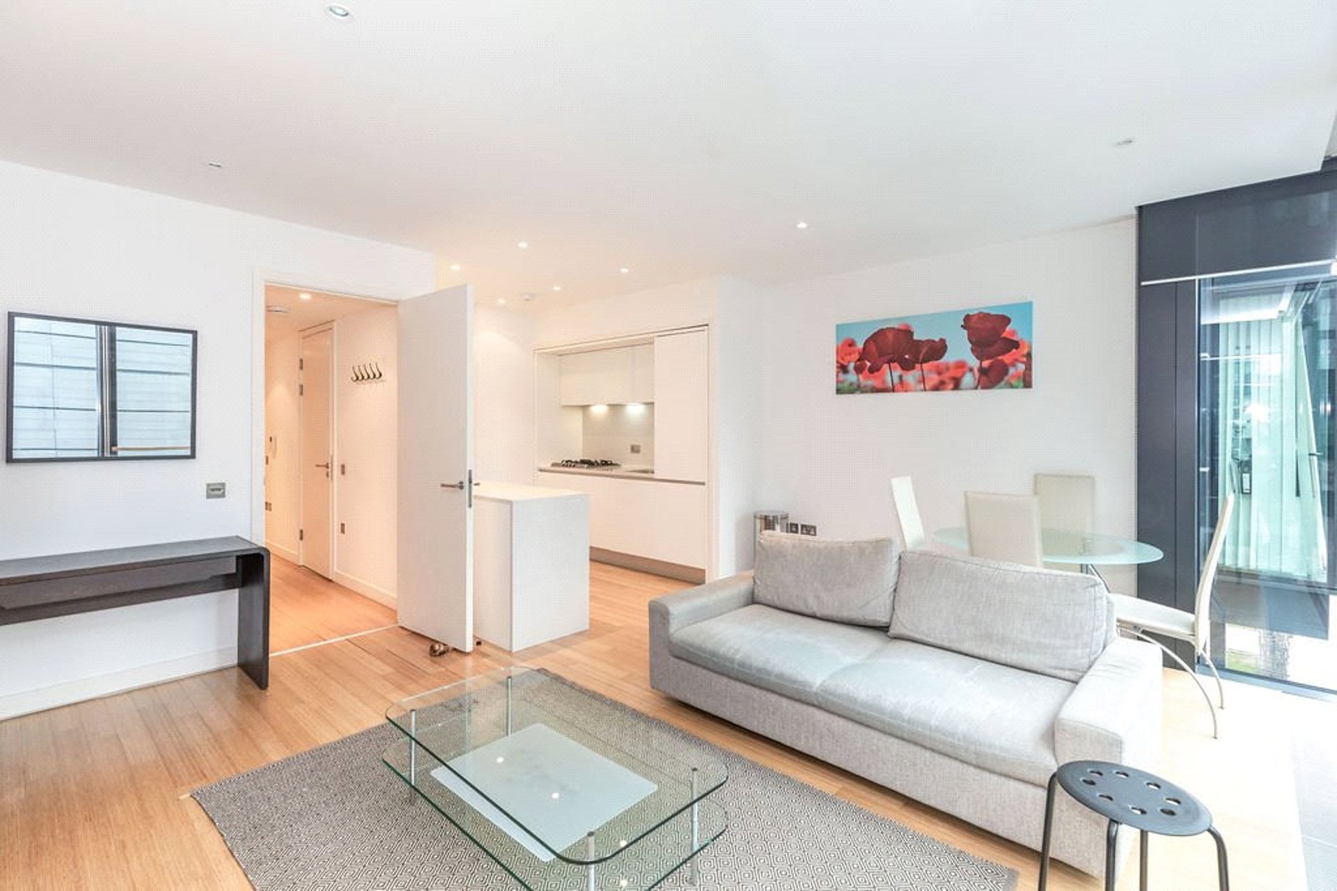 Flat 11, 21 Simpson Loan, Lauriston, Edinburgh, EH3 9GD - Picture #2