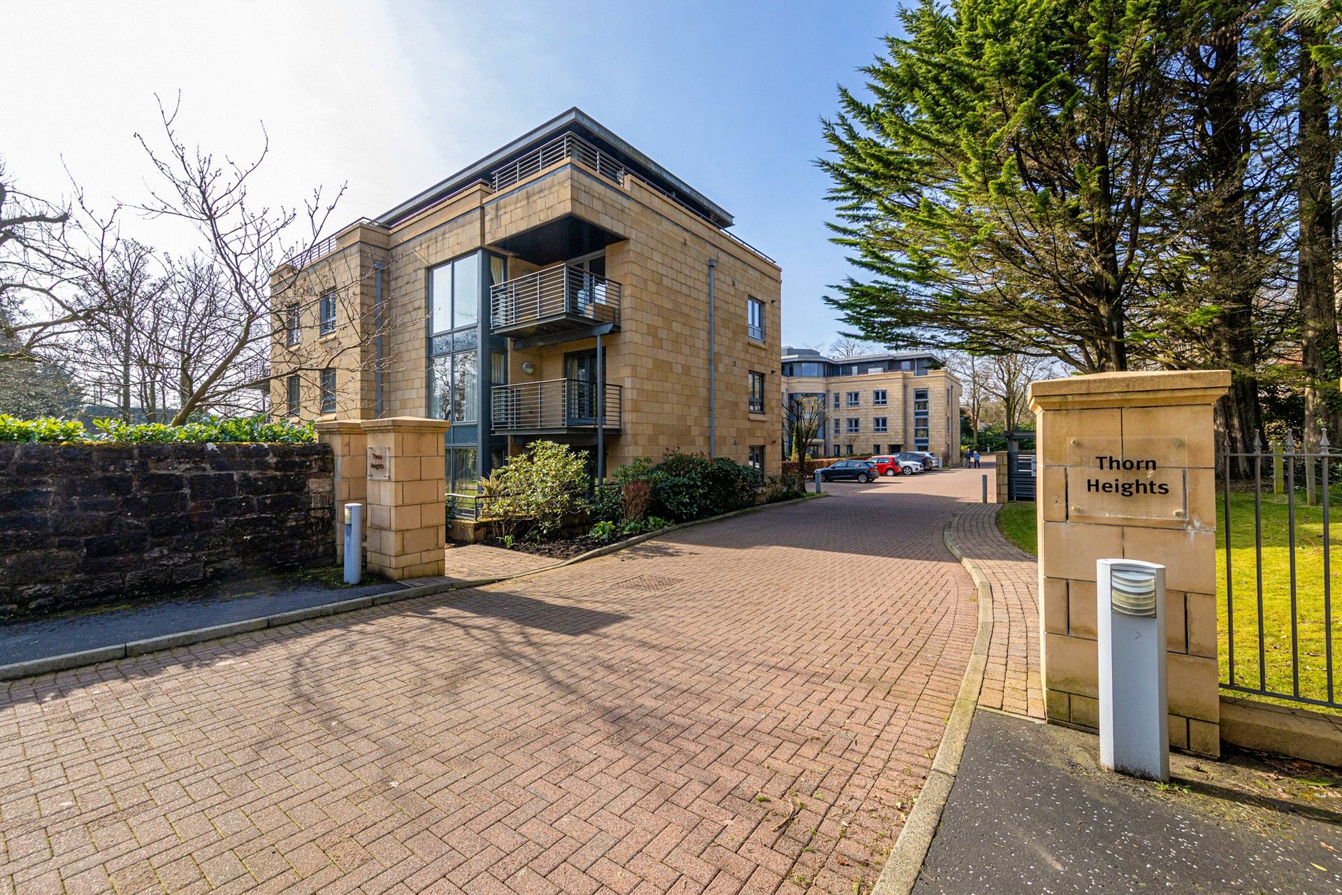 2 Thorn Heights, Bearsden, G61 4AZ - Picture #2