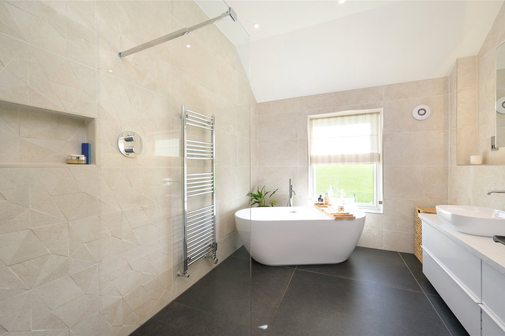 Bella Vista, 15 Longford Crofts, West Calder, West Lothian, EH55 8FD - Picture #24