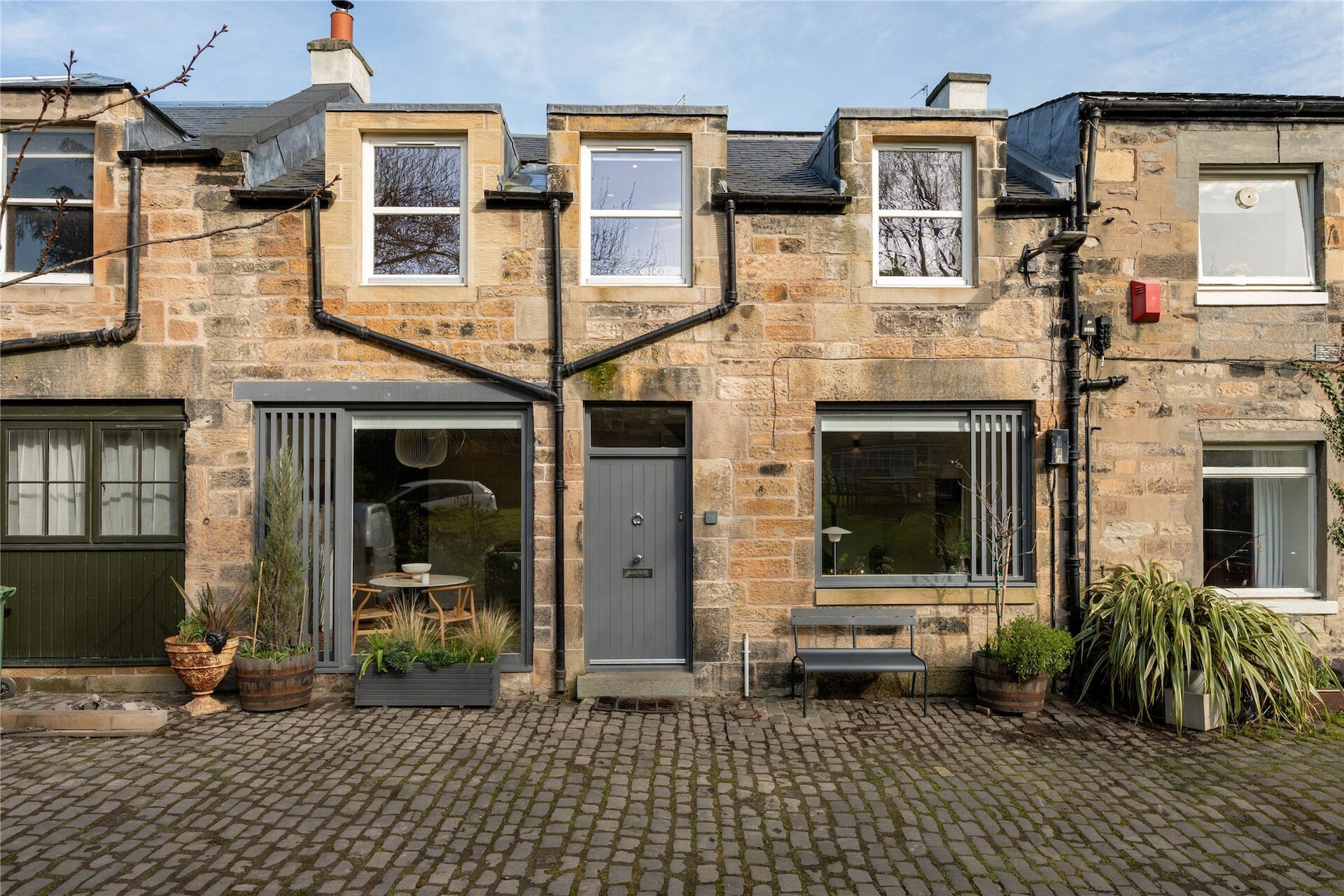 26 Carlton Terrace Mews, Edinburgh, Midlothian, EH7 5DA - Picture #1