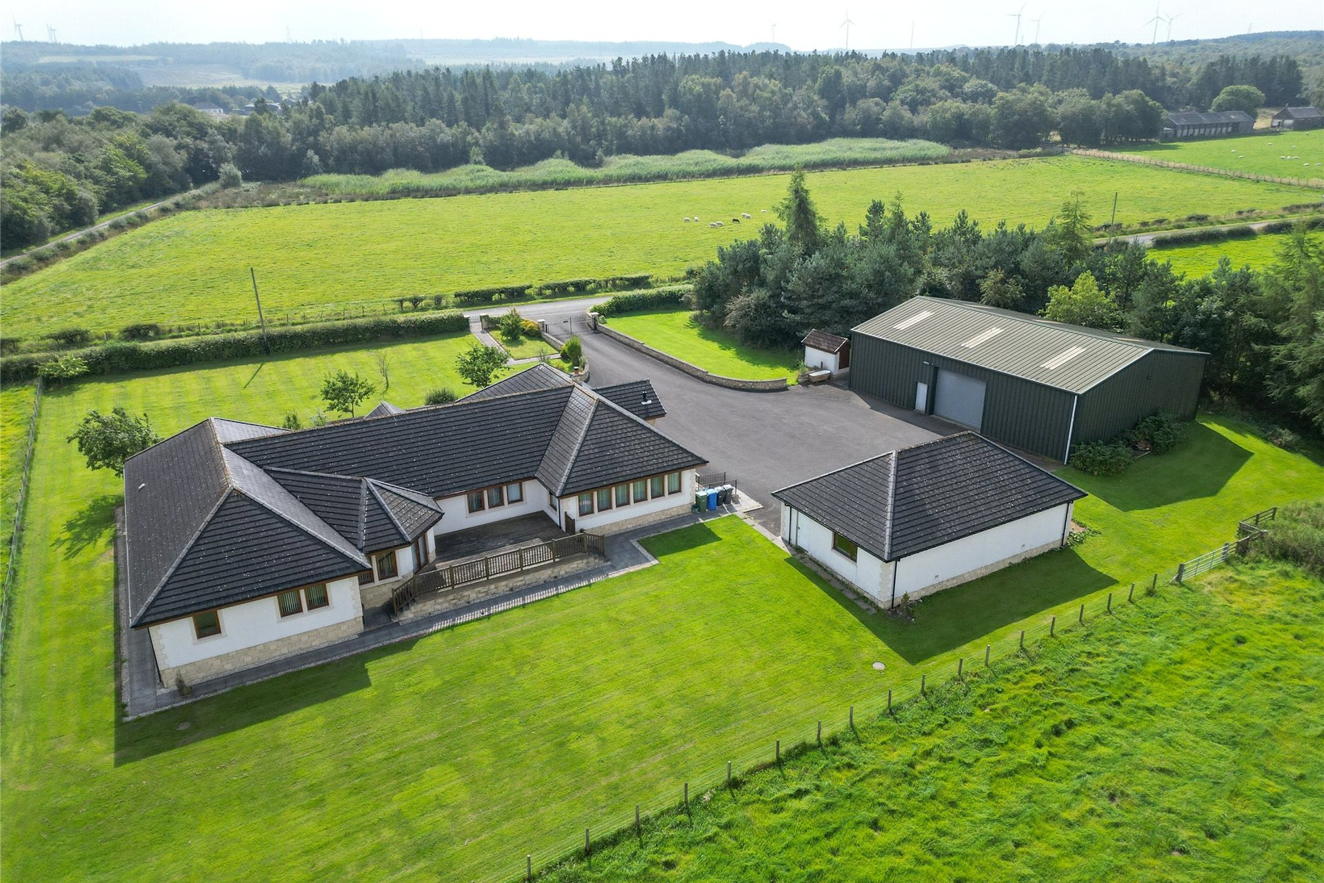 Beneveian, 1 West Mains Crofts, West Calder, West Lothian, EH55 8LD - Picture #4