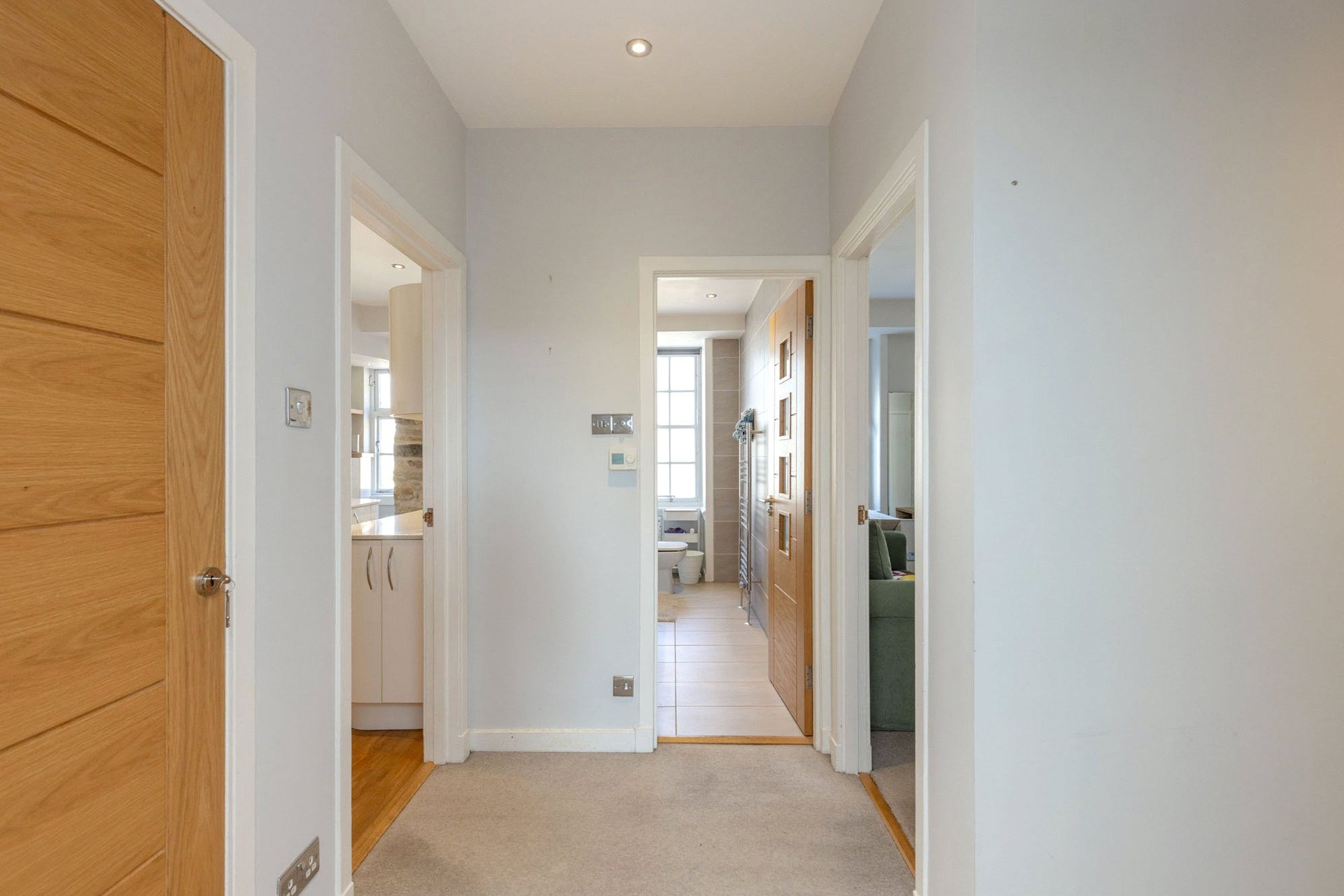 252/4 Canongate, Edinburgh, EH8 8AA - Picture #2