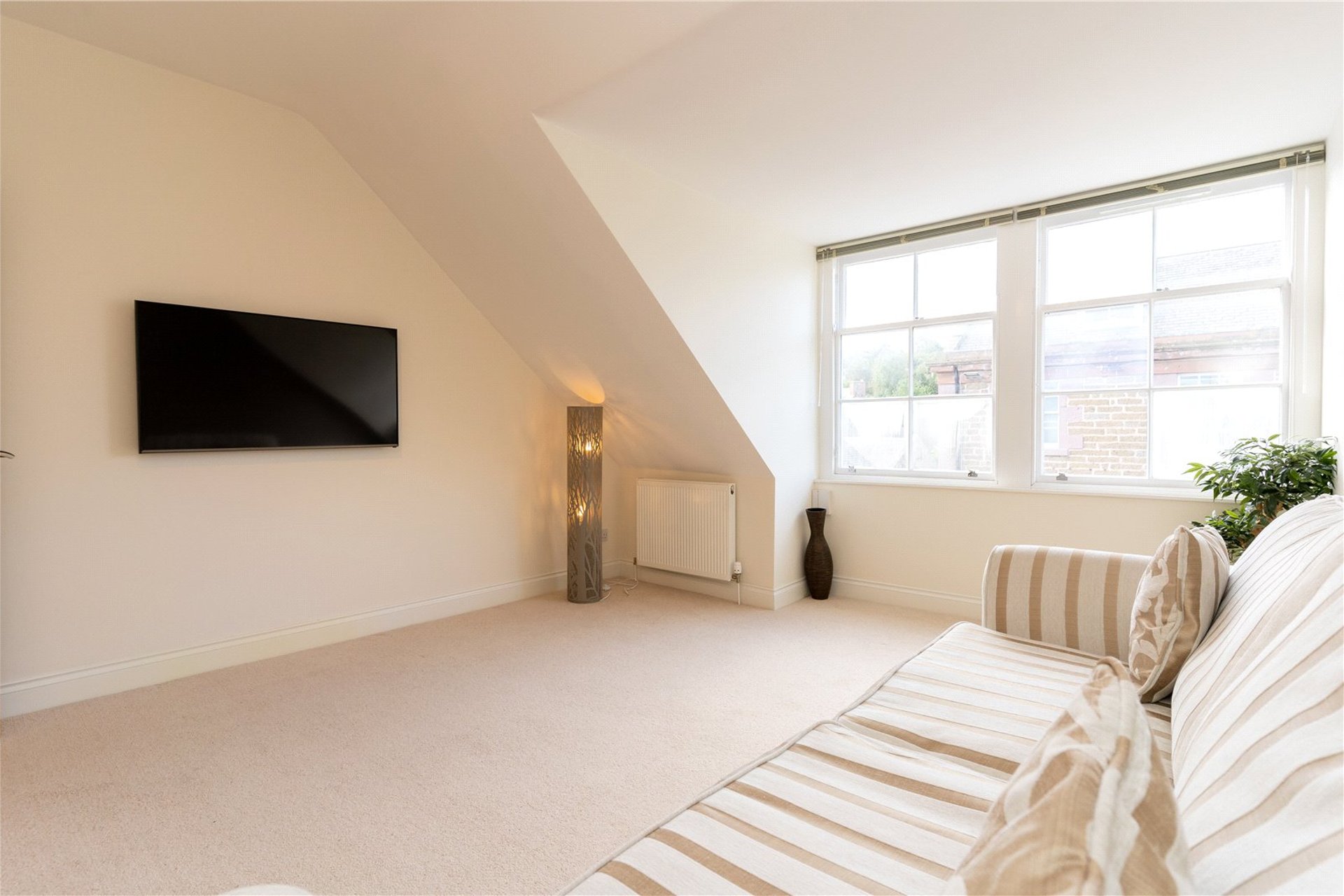 Teac Failte, 2 High Street, Melrose, Scottish Borders, TD6 9PA - Picture #3