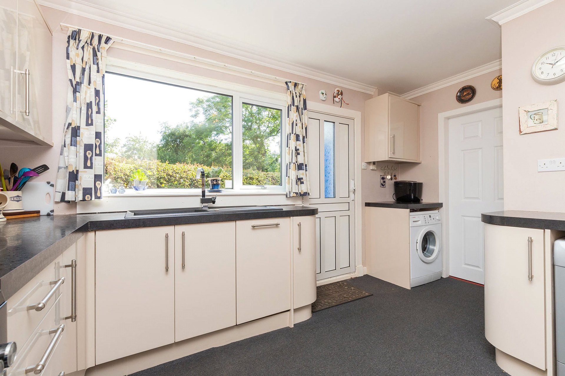 Beinn Dorain, 25 Kirkton Road, Fenwick, Kilmarnock, East Ayrshire, KA3 6DJ - Picture #11