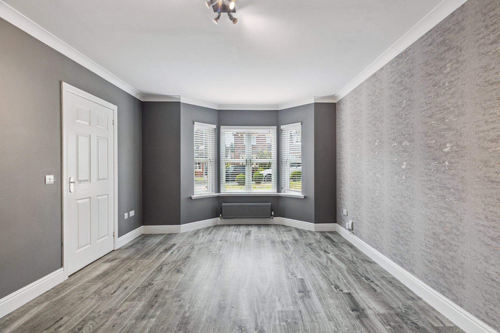 28 Deaconsbrook Road, Thornliebank, G46 7UX - Picture #3