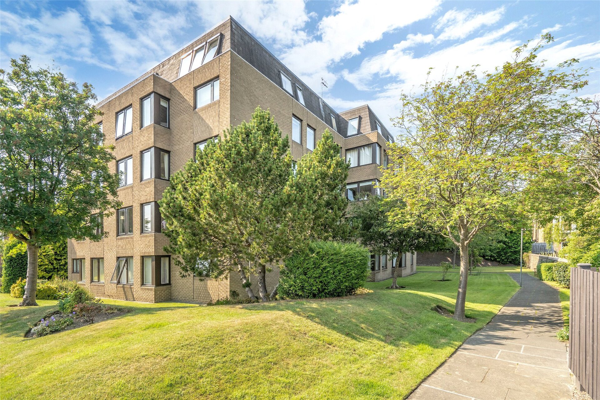 3/4 Western Gardens, Murrayfield, Edinburgh, EH12 5QD - Picture #1