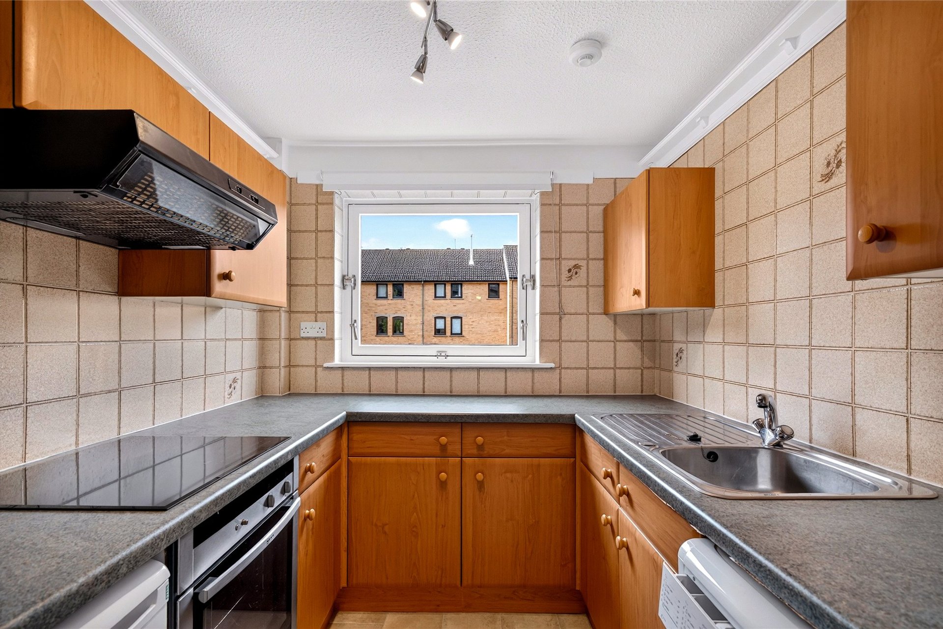 16/4 East Parkside, Holyrood, Edinburgh, EH16 5XL - Picture #5
