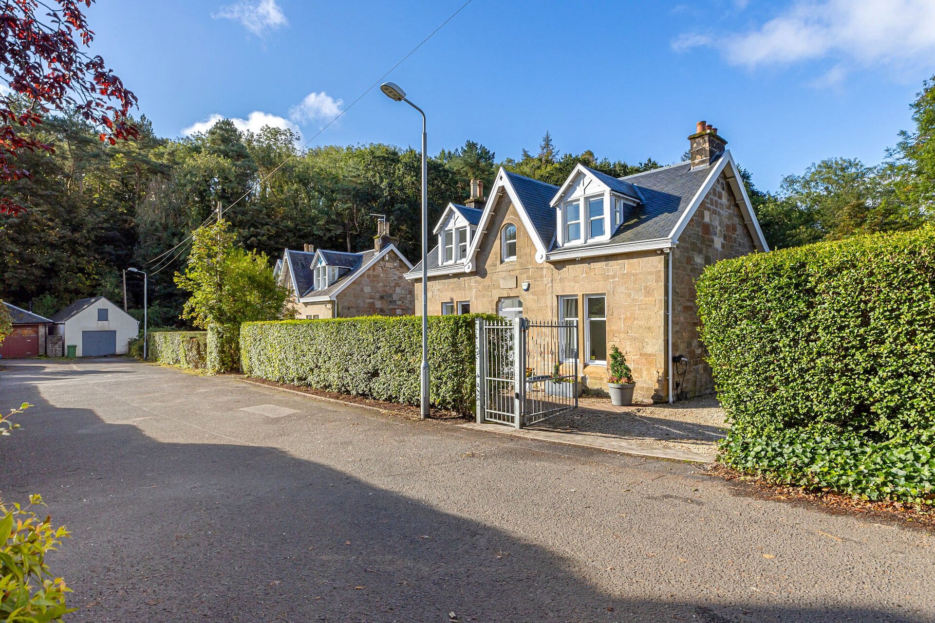25 Station Road, Bearsden, G61 4AW - Picture #1