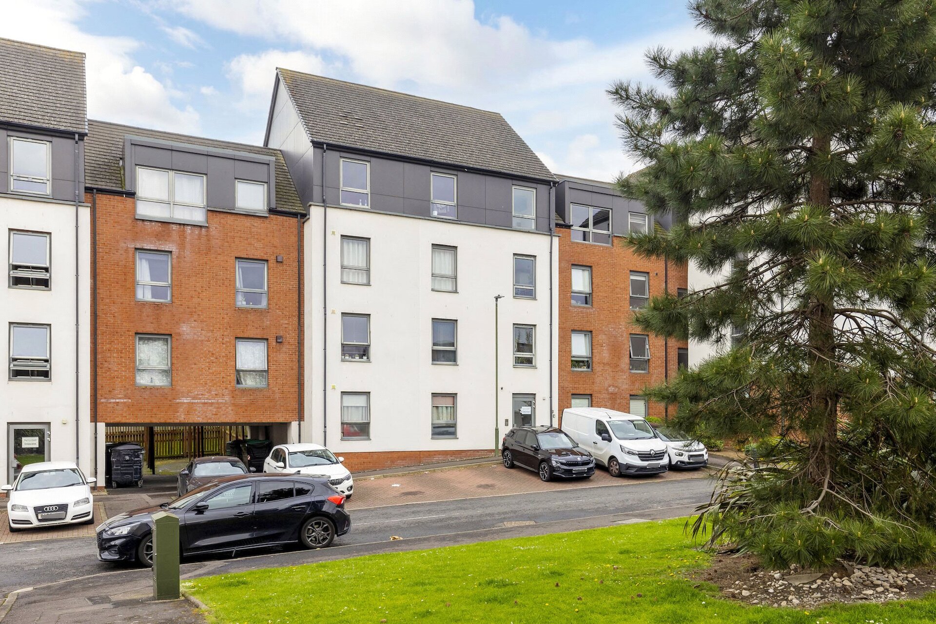 2/6 Ferry Gait Crescent, Edinburgh, Midlothian, EH4 4GR - Picture #1