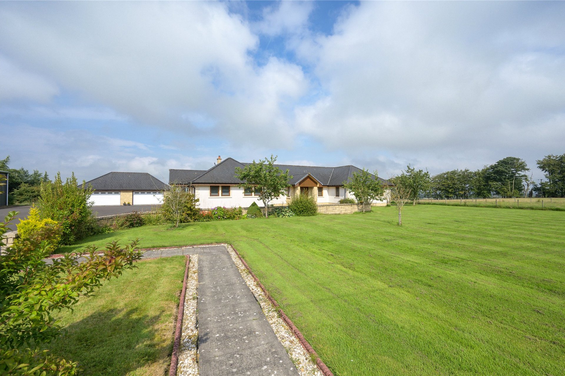 Beneveian, 1 West Mains Crofts, West Calder, West Lothian, EH55 8LD - Picture #3