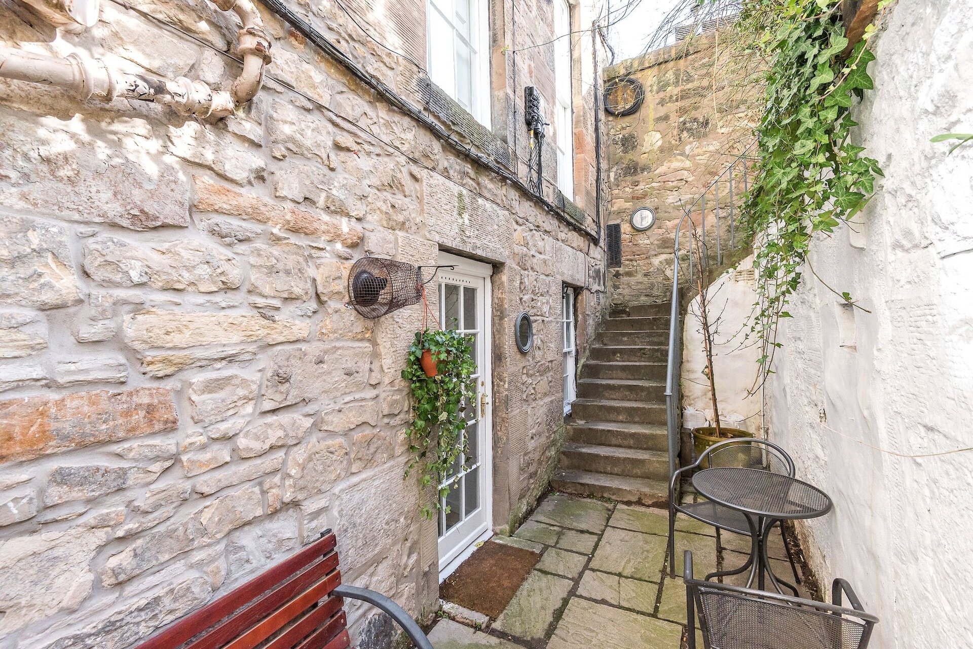 2A Huntly Street, Edinburgh, Midlothian, EH3 5HB - Picture #1