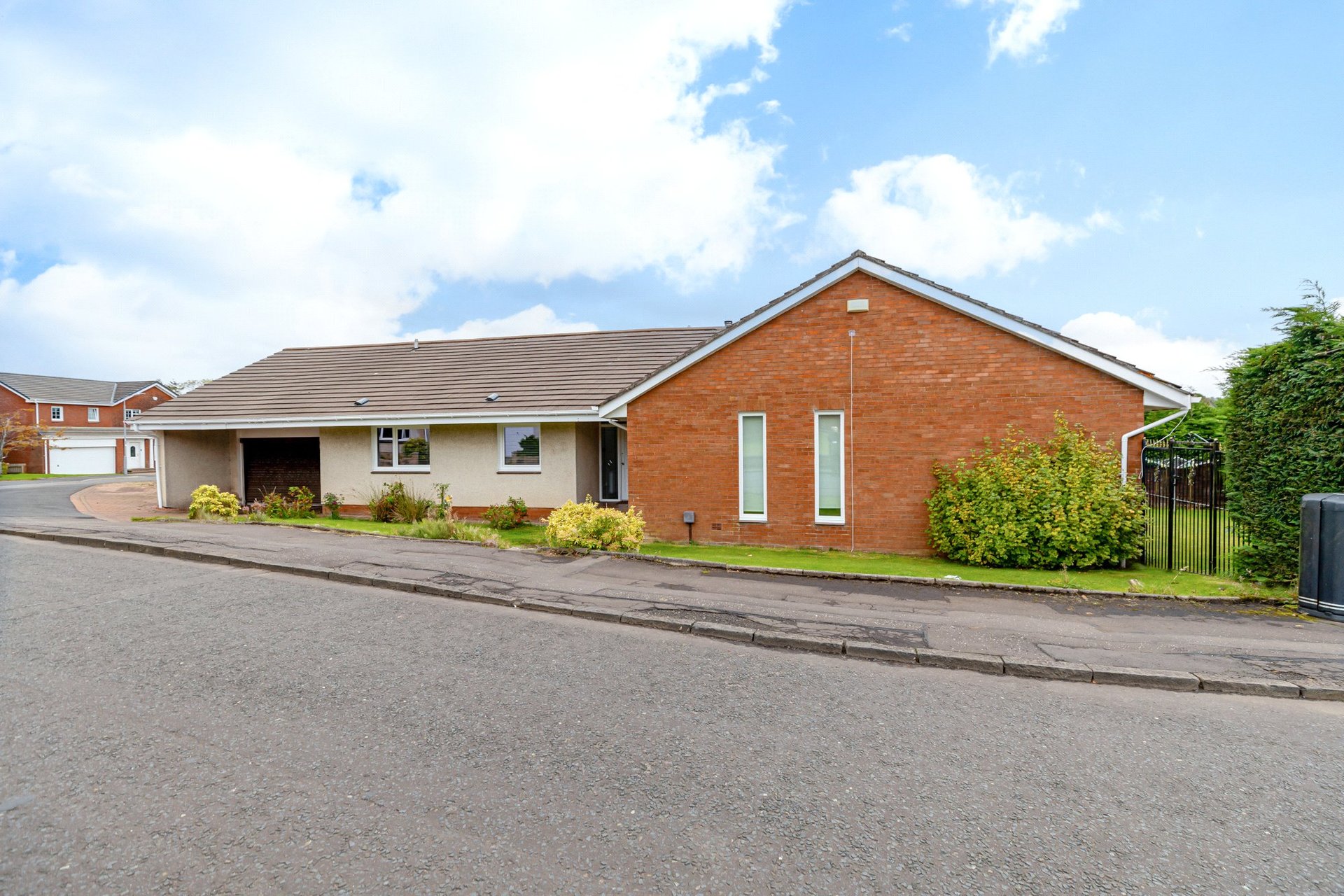 12 Lomond Drive, Newton Mearns, Glasgow, G77 6LR - Picture #2