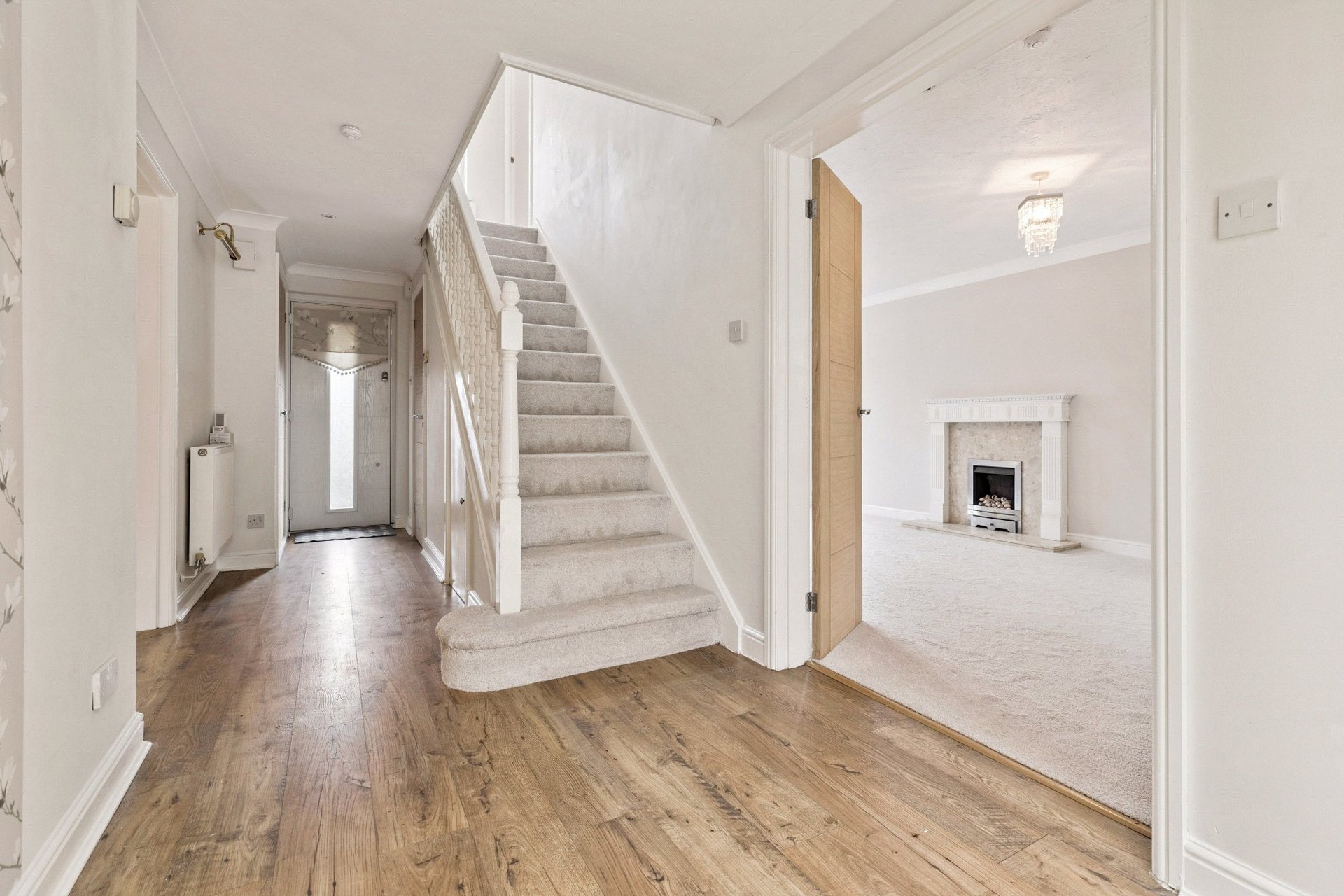 5 Cresswell Place, Newton Mearns, Glasgow, G77 5FD - Picture #2