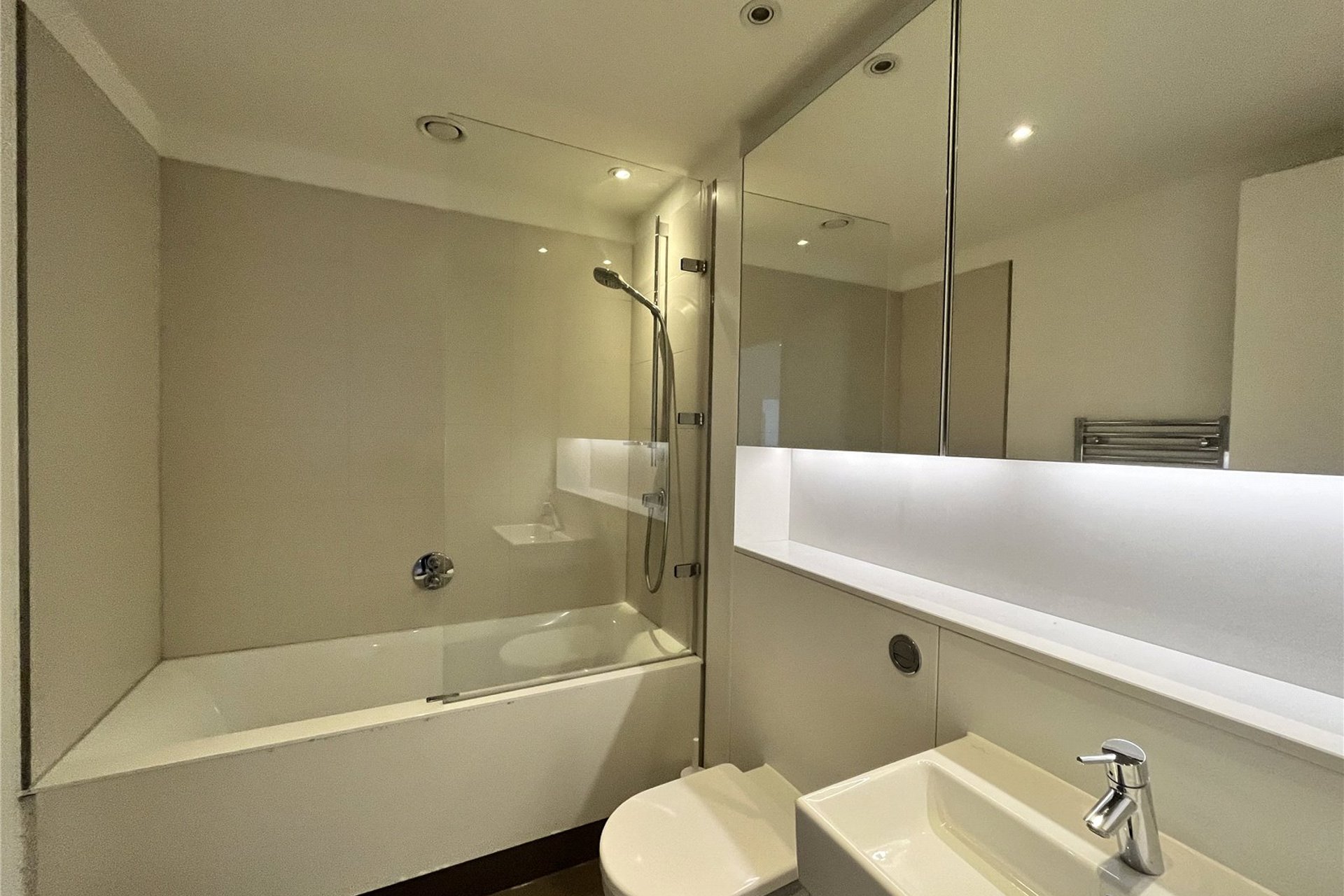 Flat 23, 5 Simpson Loan, Edinburgh, EH3 9GX - Picture #8