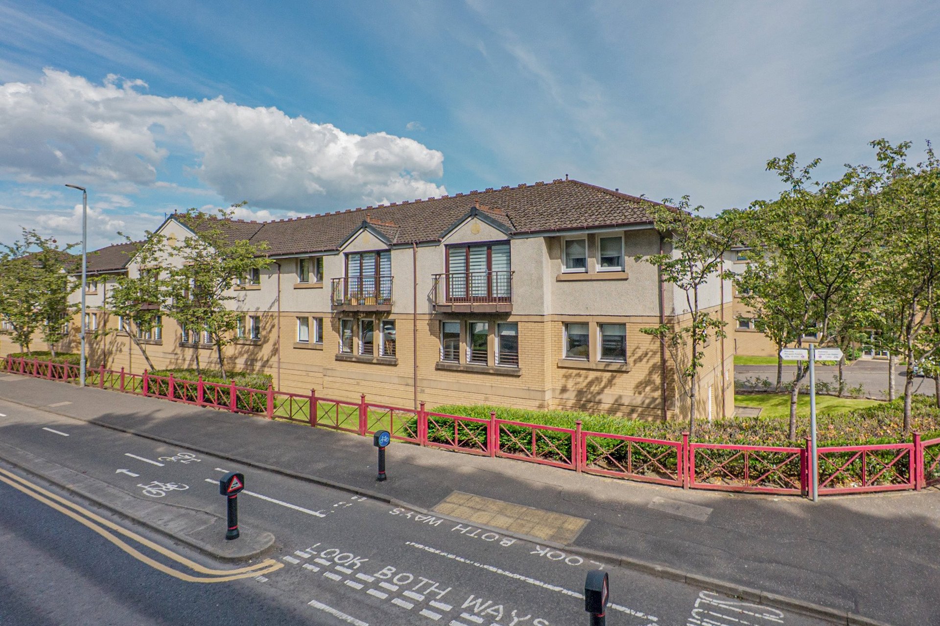 1 Burnmouth Place, Bearsden, G61 3PG - Picture #2