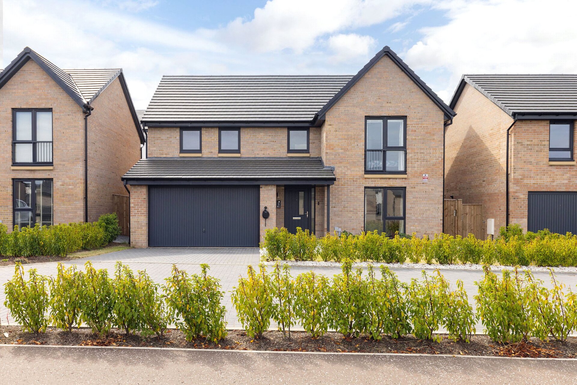 5 Kestrel Gardens, Edinburgh, Midlothian, EH4 8GE - Picture #1