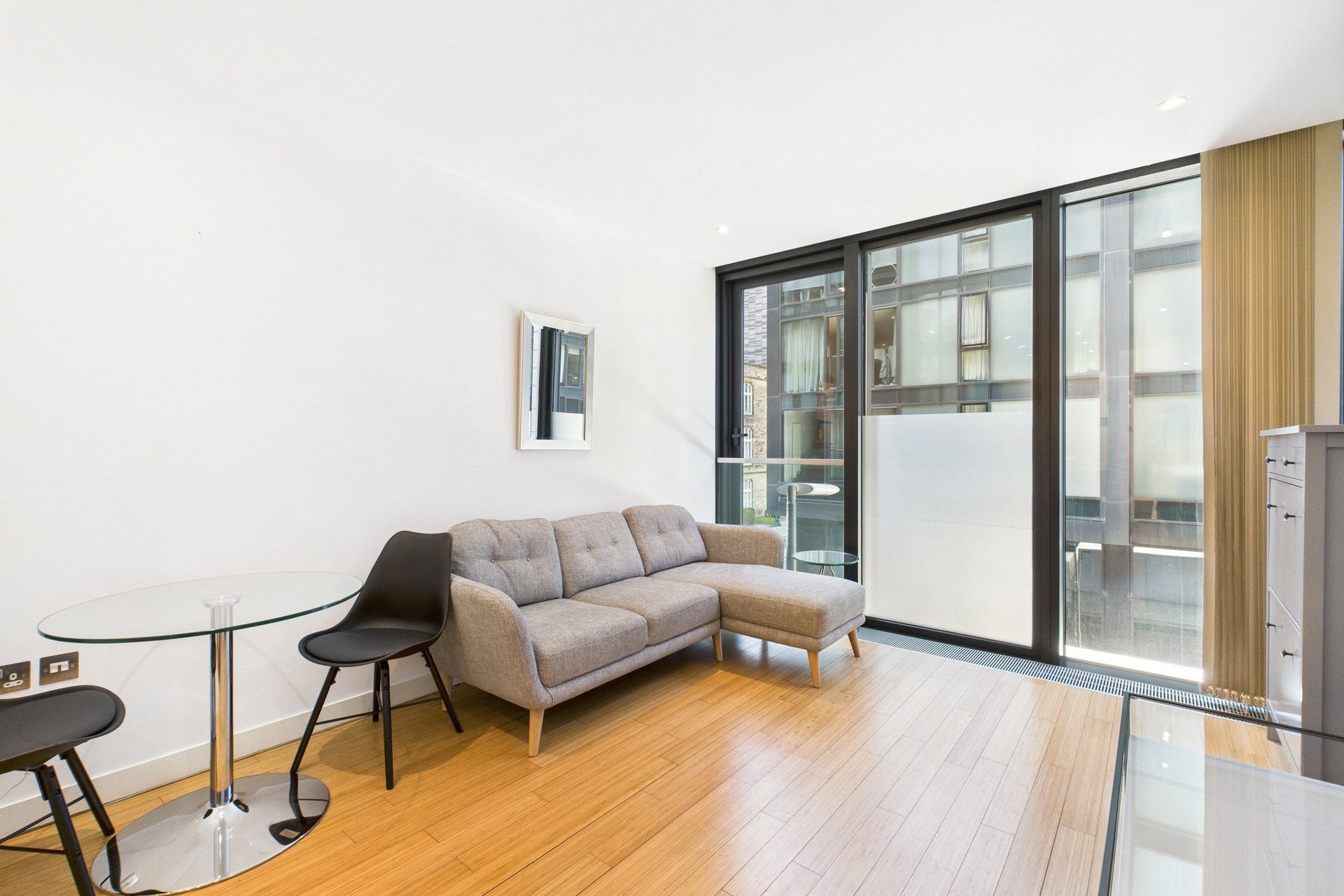 Flat 4, 28 Simpson Loan, Edinburgh, Midlothian, EH3 9GG - Picture #2
